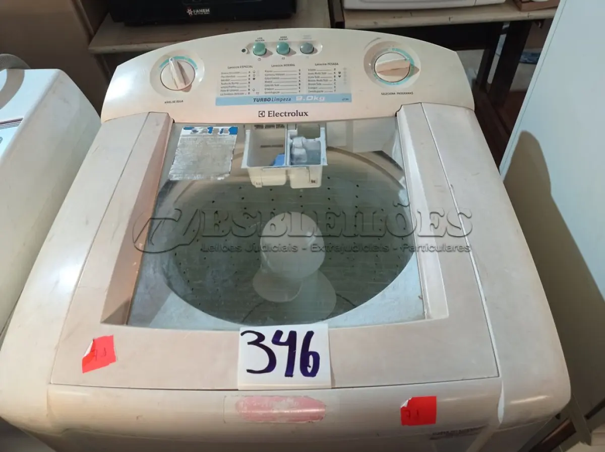 LOTE 346 - 01 MÁQUINA DE LAVAR ROUPAS BRASTEMP.  (NO ESTADO) ATENÇÃO! FAZER A VISITAÇÃO ANTES DE ARREMATAR, NÃO SABEMOS SE FUNCIONA. LEILÃO NÃO TEM GARANTIA E NEM DEVOLUÇÃO, SUJEITO A POSSÍVEIS AVARIAS VISÍVEIS/OCULTAS E/OU AUSÊNCIA DE COMPONENTES.