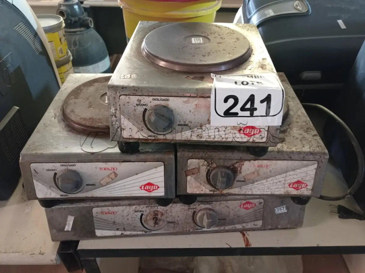 LOTE 241 - 05 FOGÕES ELÉTRICOS MARCAS EM MODELOS DIVERSOS, COM AVARIAS. (NO ESTADO) ATENÇÃO! FAZER A VISITAÇÃO ANTES DE ARREMATAR, NÃO SABEMOS SE FUNCIONA. LEILÃO NÃO TEM GARANTIA E NEM DEVOLUÇÃO, SUJEITO A POSSÍVEIS AVARIAS VISÍVEIS/OCULTAS E/OU AUSÊNCIA DE COMPONENTES.