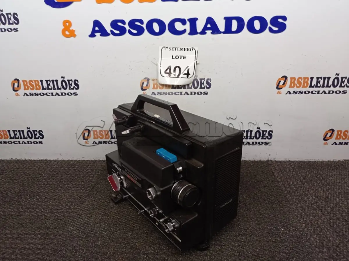 LOTE 404 - 01 PROJETOR ANTIGO MARCA MAGNON MODELO SD-800 (NO ESTADO) ATENÇÃO! FAZER A VISITAÇÃO ANTES DE ARREMATAR, NÃO SABEMOS SE FUNCIONA. LEILÃO NÃO TEM GARANTIA E NEM DEVOLUÇÃO, SUJEITO A POSSÍVEIS AVARIAS VISÍVEIS/OCULTAS E/OU AUSÊNCIA DE COMPONENTES.
