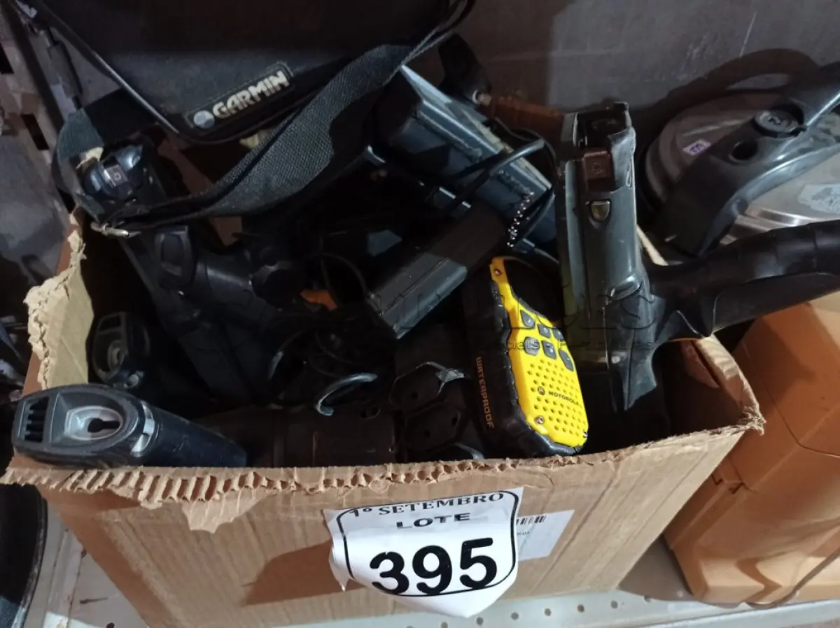 LOTE 395 -  01 LOTE COM DIVERSOS GPS ANTIGOS PARA A RETIRADA DE PEÇAS. (NO ESTADO) ATENÇÃO! FAZER A VISITAÇÃO ANTES DE ARREMATAR, NÃO SABEMOS SE FUNCIONA. LEILÃO NÃO TEM GARANTIA E NEM DEVOLUÇÃO, SUJEITO A POSSÍVEIS AVARIAS VISÍVEIS/OCULTAS E/OU AUSÊNCIA DE COMPONENTES.