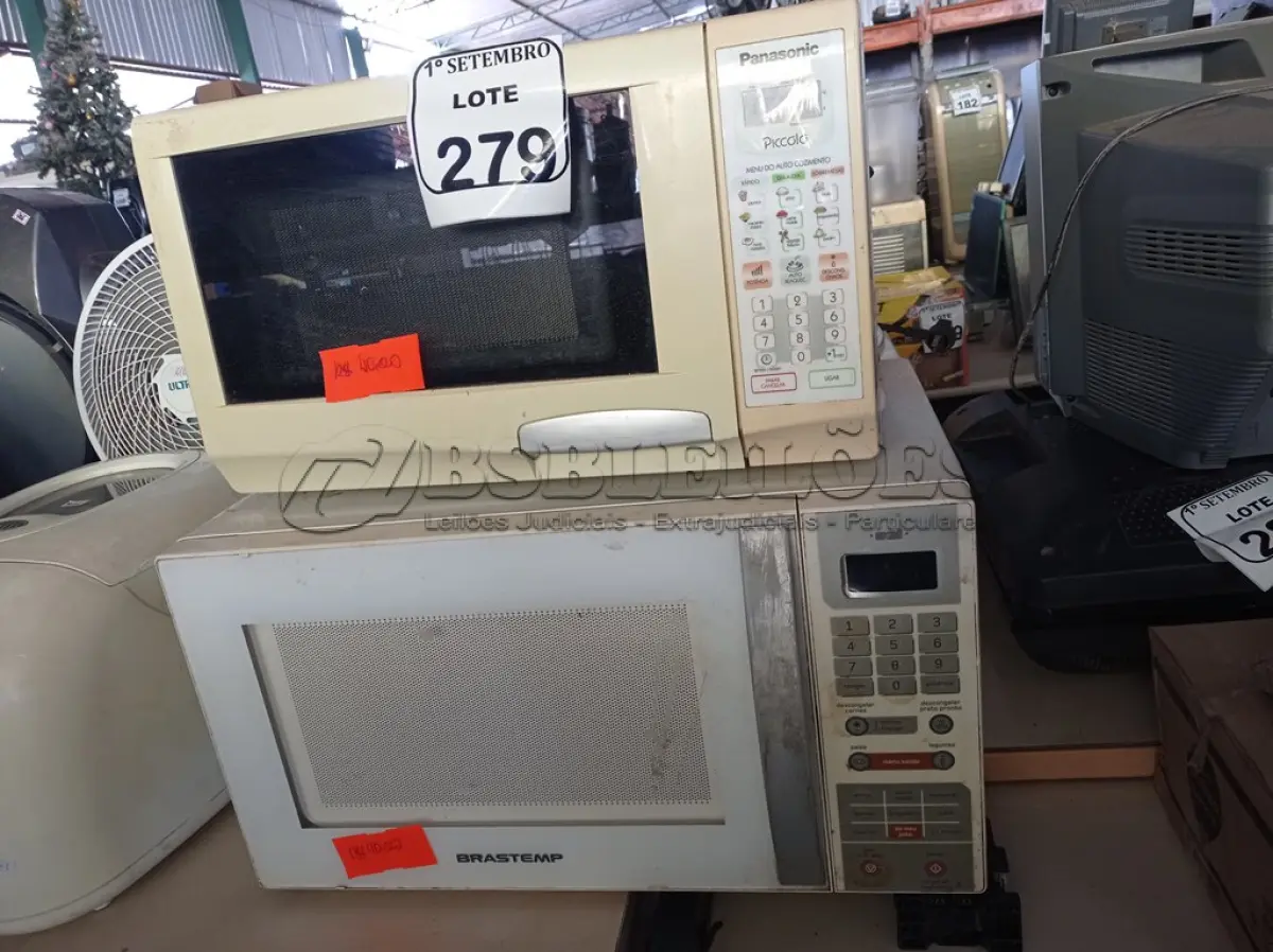 LOTE 279 - 03 MICROONDAS MARCAS E MODELOS DIVERSOS E 01 MINI FORNO ELÉTRICO. (NO ESTADO) ATENÇÃO! FAZER A VISITAÇÃO ANTES DE ARREMATAR, NÃO SABEMOS SE FUNCIONA. LEILÃO NÃO TEM GARANTIA E NEM DEVOLUÇÃO, SUJEITO A POSSÍVEIS AVARIAS VISÍVEIS/OCULTAS E/OU AUSÊNCIA DE COMPONENTES.