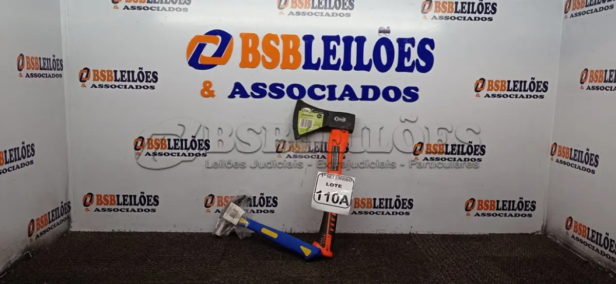 LOTE 110 - 01 MACHADO E 01 MARTELO. (NO ESTADO) ATENÇÃO! FAZER A VISITAÇÃO ANTES DE ARREMATAR, NÃO SABEMOS SE FUNCIONA. LEILÃO NÃO TEM GARANTIA E NEM DEVOLUÇÃO, SUJEITO A POSSÍVEIS AVARIAS VISÍVEIS/OCULTAS E/OU AUSÊNCIA DE COMPONENTES.