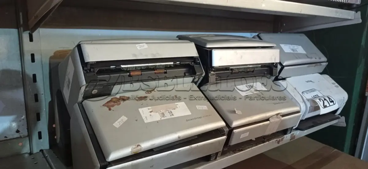 LOTE 214 - 09 SCANNERS MARCAS E MODELOS DIVERSOS. (NO ESTADO) ATENÇÃO! FAZER A VISITAÇÃO ANTES DE ARREMATAR, NÃO SABEMOS SE FUNCIONA. LEILÃO NÃO TEM GARANTIA E NEM DEVOLUÇÃO, SUJEITO A POSSÍVEIS AVARIAS VISÍVEIS/OCULTAS E/OU AUSÊNCIA DE COMPONENTES.
