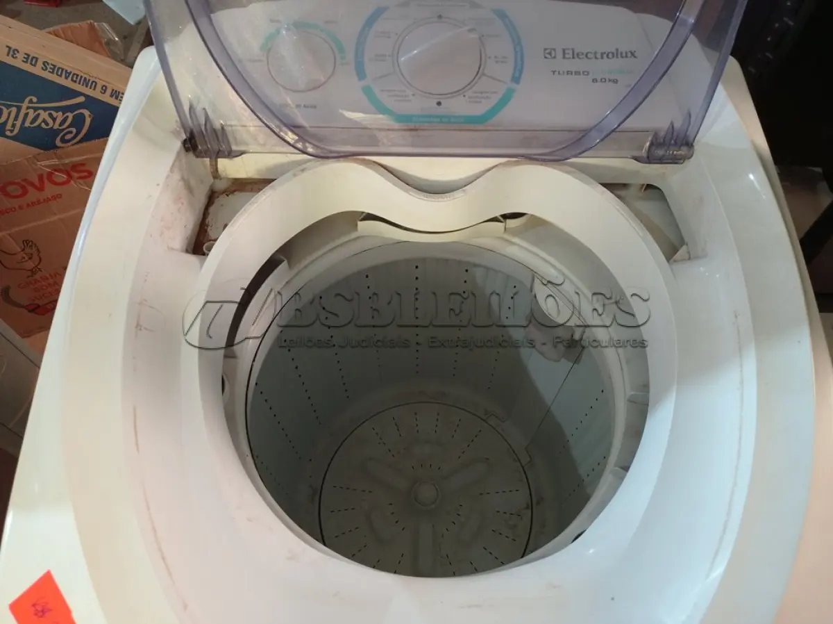 LOTE 195 - 01 MAQUINA DE LAVAR 6KG MARCA ELECTROLUX. (NO ESTADO) ATENÇÃO! FAZER A VISITAÇÃO ANTES DE ARREMATAR, NÃO SABEMOS SE FUNCIONA. LEILÃO NÃO TEM GARANTIA E NEM DEVOLUÇÃO, SUJEITO A POSSÍVEIS AVARIAS VISÍVEIS/OCULTAS E/OU AUSÊNCIA DE COMPONENTES.