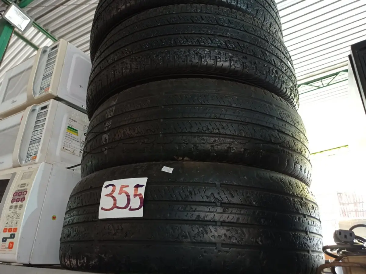 LOTE 355 - 04 PNEUS MEIA VIDA 215/55/18. (NO ESTADO) ATENÇÃO! FAZER A VISITAÇÃO ANTES DE ARREMATAR, NÃO SABEMOS SE FUNCIONA. LEILÃO NÃO TEM GARANTIA E NEM DEVOLUÇÃO, SUJEITO A POSSÍVEIS AVARIAS VISÍVEIS/OCULTAS E/OU AUSÊNCIA DE COMPONENTES.