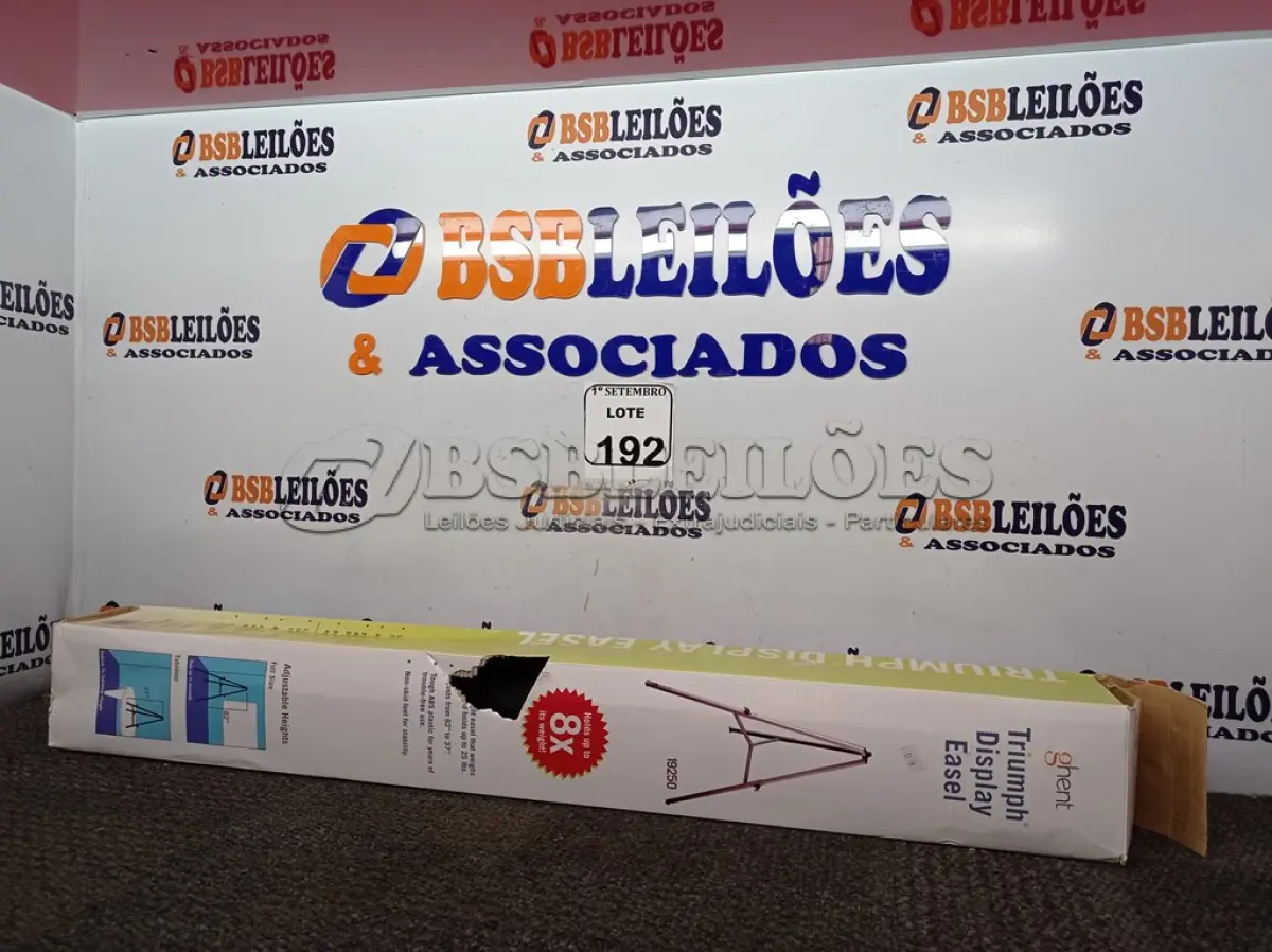 LOTE 192 - 01 TRIPÉ PARA SEGURAR MESA DE PROJEÇÃO. (NO ESTADO) ATENÇÃO! FAZER A VISITAÇÃO ANTES DE ARREMATAR, NÃO SABEMOS SE FUNCIONA. LEILÃO NÃO TEM GARANTIA E NEM DEVOLUÇÃO, SUJEITO A POSSÍVEIS AVARIAS VISÍVEIS/OCULTAS E/OU AUSÊNCIA DE COMPONENTES.