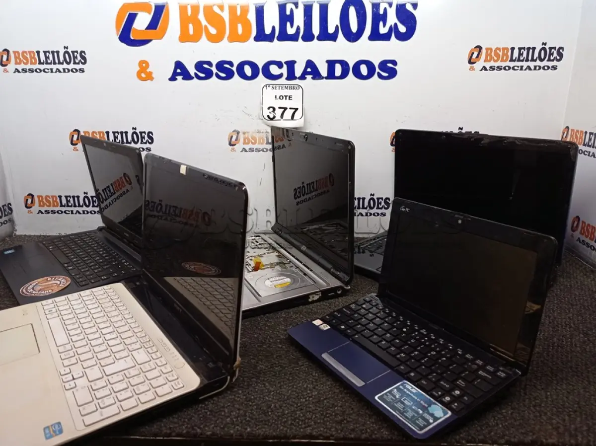 LOTE 377 - 05 NOTEBOOKS MARCAS E MODELOS DIVERSOS PARA A RETIRADA DE PEÇAS. (NO ESTADO) ATENÇÃO! FAZER A VISITAÇÃO ANTES DE ARREMATAR, NÃO SABEMOS SE FUNCIONA. LEILÃO NÃO TEM GARANTIA E NEM DEVOLUÇÃO, SUJEITO A POSSÍVEIS AVARIAS VISÍVEIS/OCULTAS E/OU AUSÊNCIA DE COMPONENTES.