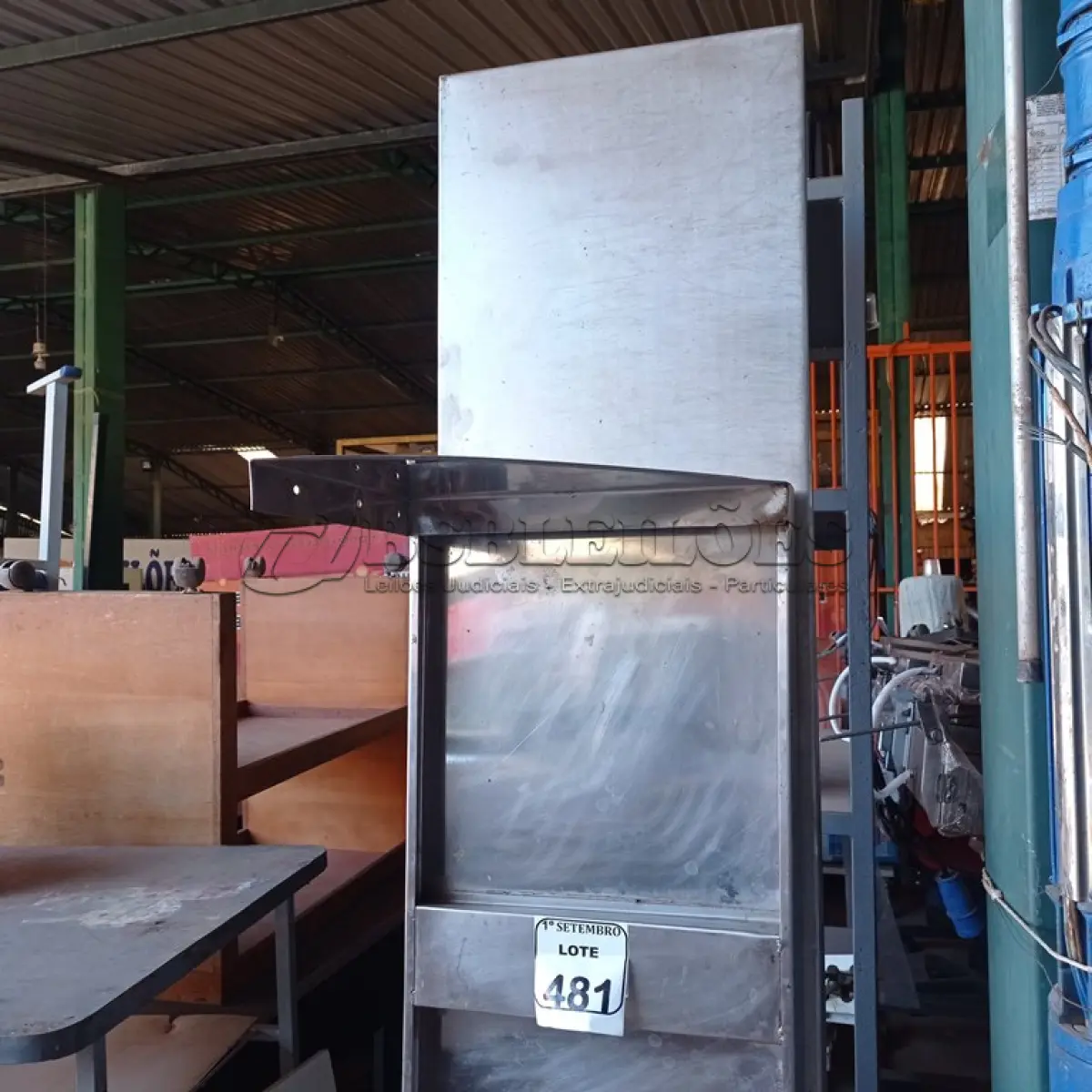 LOTE 481 - 04 PEÇAS DE PRATELEIRA EM INOX TAMANHO DIVERSOS. ATENÇÃO! FAZER A VISITAÇÃO ANTES DE ARREMATAR, NÃO SABEMOS SE FUNCIONA. LEILÃO NÃO TEM GARANTIA E NEM DEVOLUÇÃO, SUJEITO A POSSÍVEIS AVARIAS VISÍVEIS/OCULTAS E/OU AUSÊNCIA DE COMPONENTES.