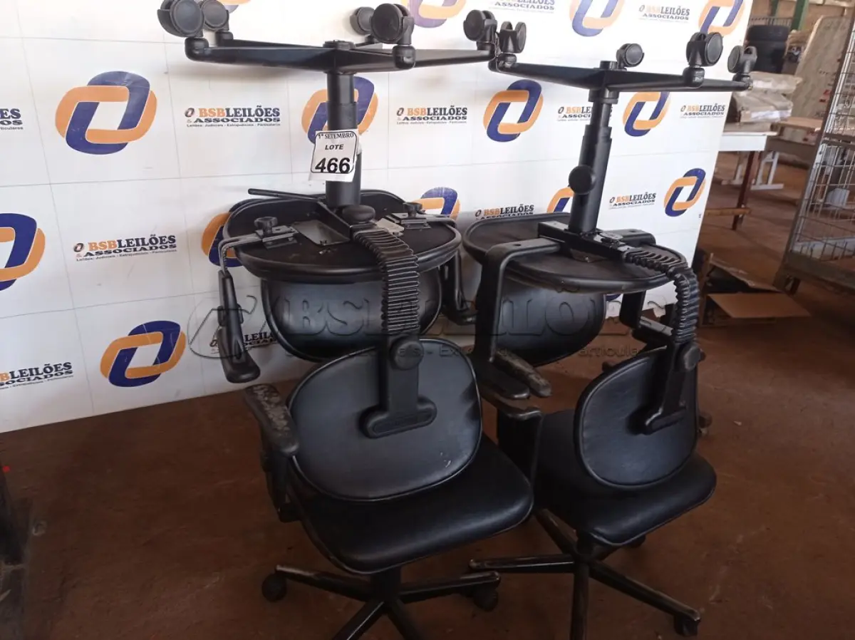 LOTE 466 - 04 CADEIRAS PARA ESCRITÓRIO BASE GIRATÓRIA. (NO ESTADO) ATENÇÃO! FAZER A VISITAÇÃO ANTES DE ARREMATAR, NÃO SABEMOS SE FUNCIONA. LEILÃO NÃO TEM GARANTIA E NEM DEVOLUÇÃO, SUJEITO A POSSÍVEIS AVARIAS VISÍVEIS/OCULTAS E/OU AUSÊNCIA DE COMPONENTES.