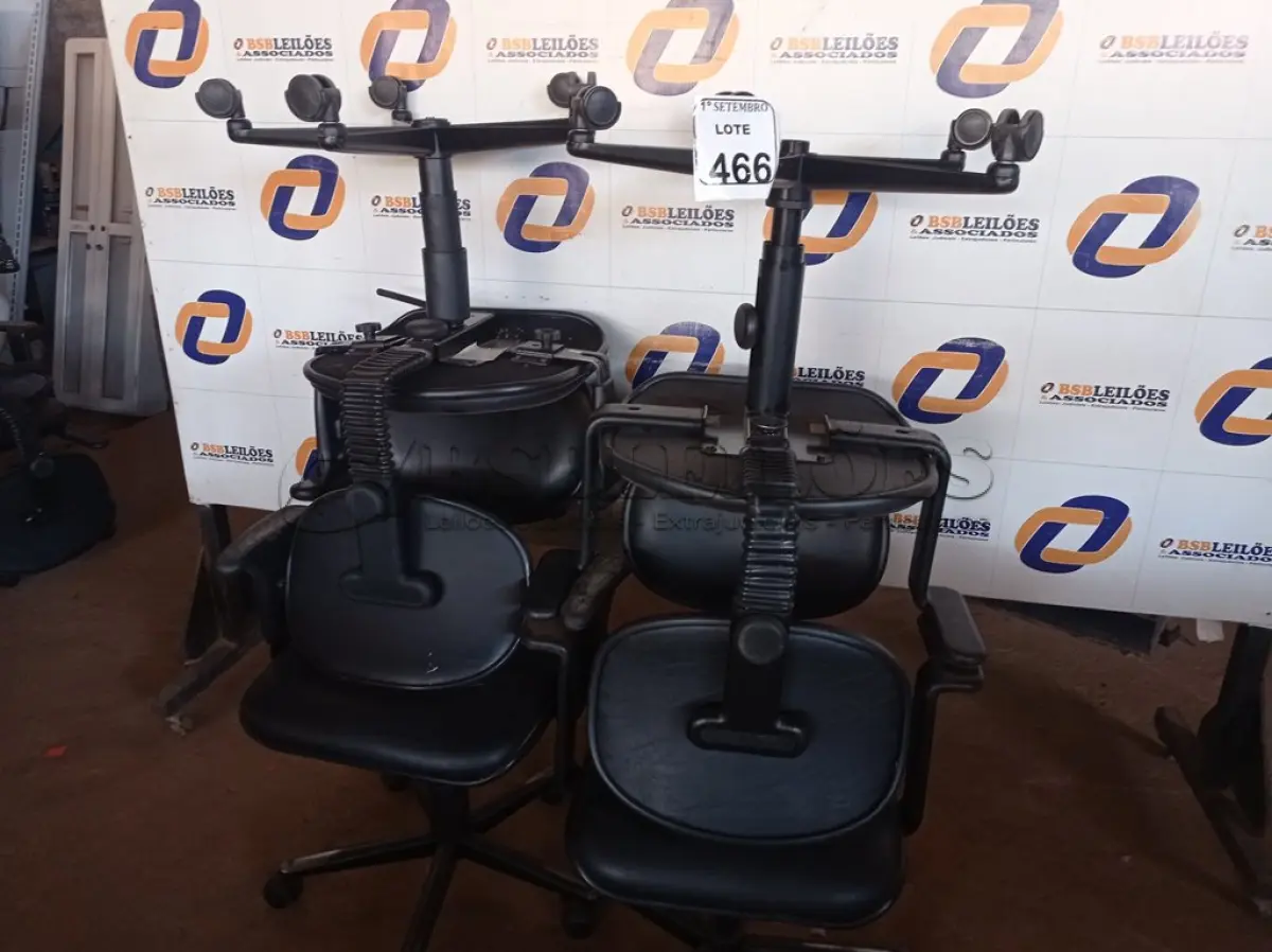 LOTE 466 - 04 CADEIRAS PARA ESCRITÓRIO BASE GIRATÓRIA. (NO ESTADO) ATENÇÃO! FAZER A VISITAÇÃO ANTES DE ARREMATAR, NÃO SABEMOS SE FUNCIONA. LEILÃO NÃO TEM GARANTIA E NEM DEVOLUÇÃO, SUJEITO A POSSÍVEIS AVARIAS VISÍVEIS/OCULTAS E/OU AUSÊNCIA DE COMPONENTES.