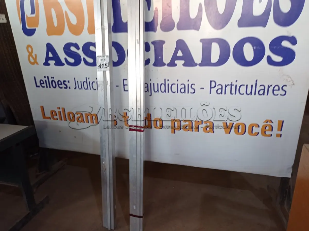 LOTE 415 - 08 RÉGUAS DE ALUMÍNIO 2M CADA. (NO ESTADO) ATENÇÃO! FAZER A VISITAÇÃO ANTES DE ARREMATAR, NÃO SABEMOS SE FUNCIONA. LEILÃO NÃO TEM GARANTIA E NEM DEVOLUÇÃO, SUJEITO A POSSÍVEIS AVARIAS VISÍVEIS/OCULTAS E/OU AUSÊNCIA DE COMPONENTES.