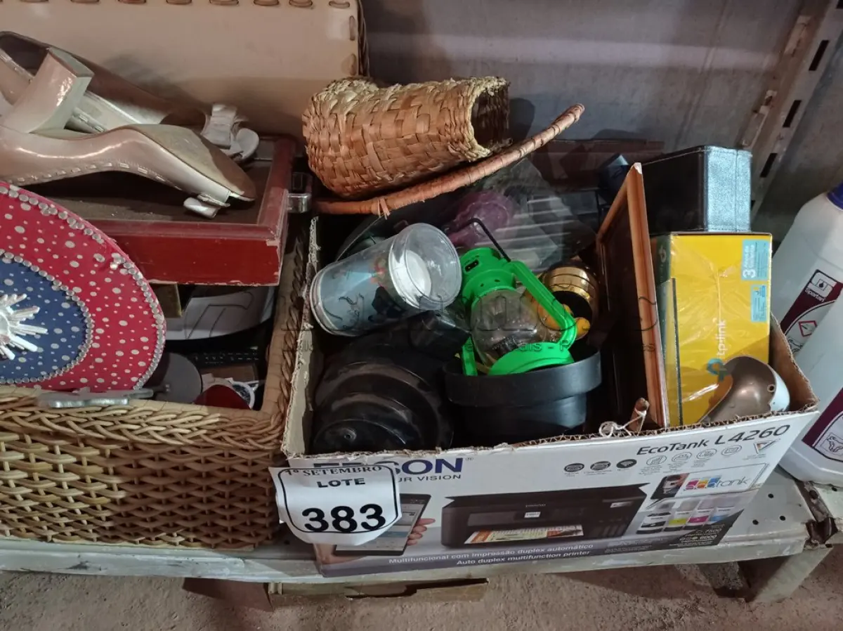 LOTE 383 - 01 LOTE COM MATERIAIS DIVERSOS. (NO ESTADO) ATENÇÃO! FAZER A VISITAÇÃO ANTES DE ARREMATAR, NÃO SABEMOS SE FUNCIONA. LEILÃO NÃO TEM GARANTIA E NEM DEVOLUÇÃO, SUJEITO A POSSÍVEIS AVARIAS VISÍVEIS/OCULTAS E/OU AUSÊNCIA DE COMPONENTES.
