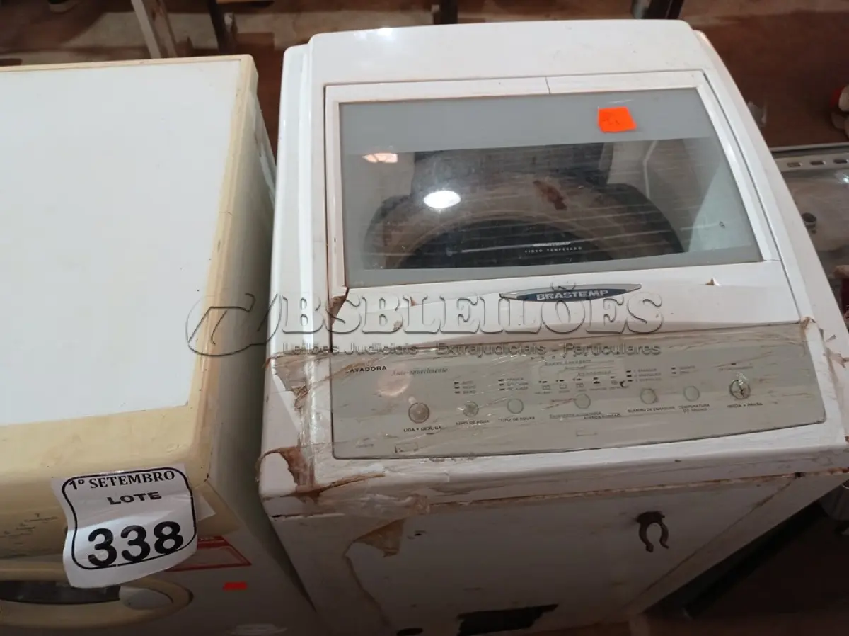 LOTE 338 - 02 MÁQUINAS DE LAVAR BRASTEMP E ELECTROLUX. (NO ESTADO) ATENÇÃO! FAZER A VISITAÇÃO ANTES DE ARREMATAR, NÃO SABEMOS SE FUNCIONA. LEILÃO NÃO TEM GARANTIA E NEM DEVOLUÇÃO, SUJEITO A POSSÍVEIS AVARIAS VISÍVEIS/OCULTAS E/OU AUSÊNCIA DE COMPONENTES.