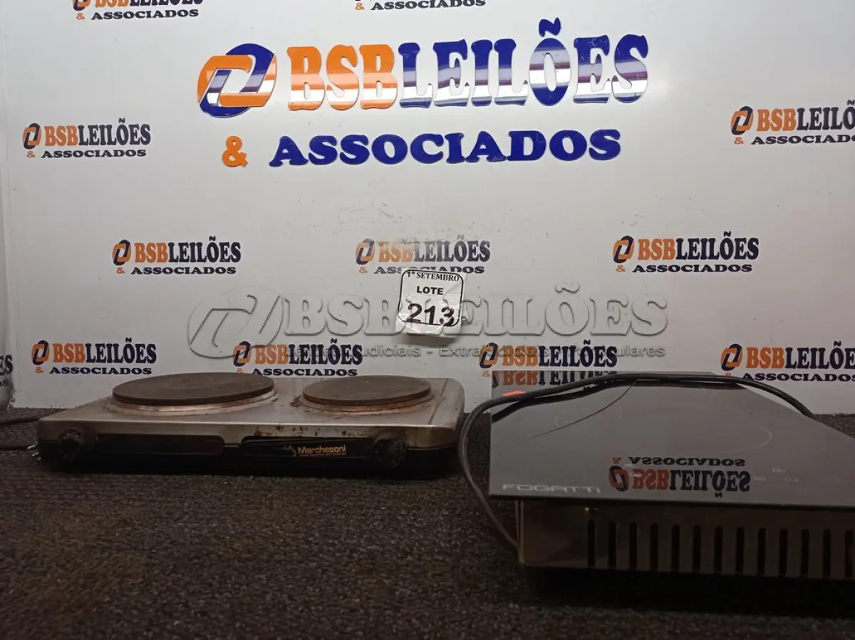 LOTE 213 - 02 FOGÕES ELÉTRICOS SENDO 01 DE INDUÇÃO COM AVARIAS. (NO ESTADO) ATENÇÃO! FAZER A VISITAÇÃO ANTES DE ARREMATAR, NÃO SABEMOS SE FUNCIONA. LEILÃO NÃO TEM GARANTIA E NEM DEVOLUÇÃO, SUJEITO A POSSÍVEIS AVARIAS VISÍVEIS/OCULTAS E/OU AUSÊNCIA DE COMPONENTES.