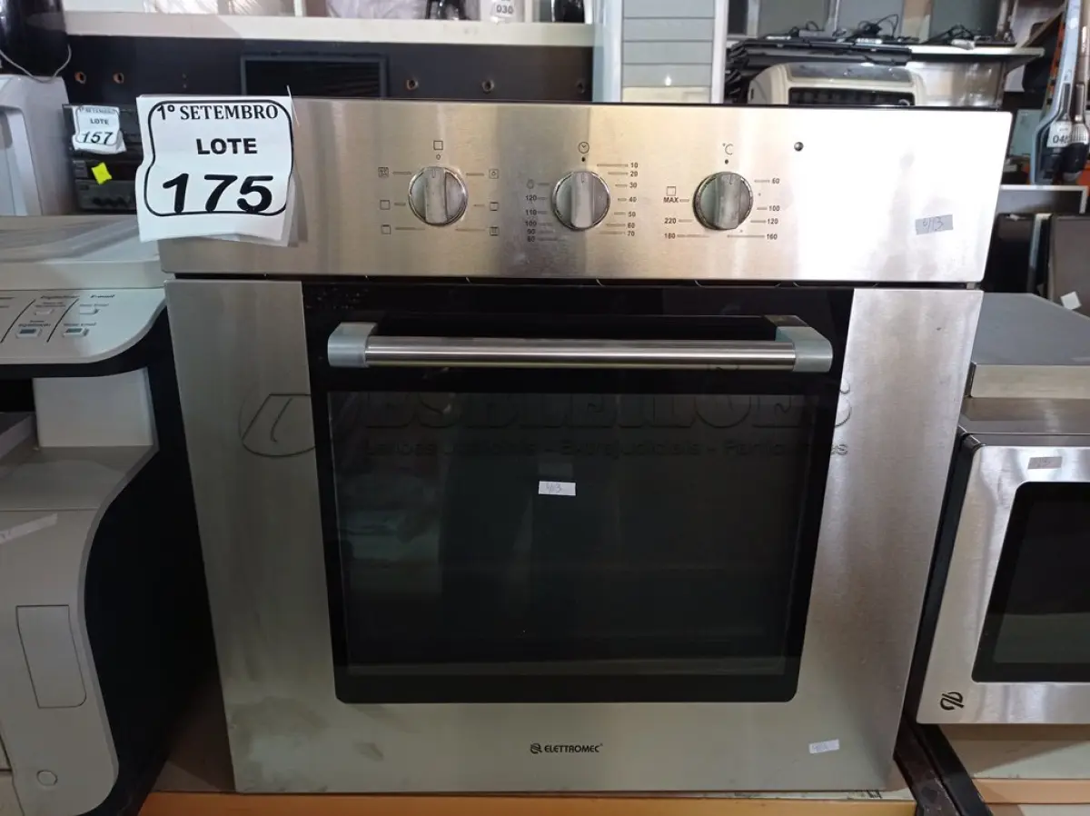 LOTE 175 - 01 FORNO ELÉTRICO DE EMBUTIR MARCA ELETROMEC 220V. (NO ESTADO) ATENÇÃO! FAZER A VISITAÇÃO ANTES DE ARREMATAR, NÃO SABEMOS SE FUNCIONA. LEILÃO NÃO TEM GARANTIA E NEM DEVOLUÇÃO, SUJEITO A POSSÍVEIS AVARIAS VISÍVEIS/OCULTAS E/OU AUSÊNCIA DE COMPONENTES.