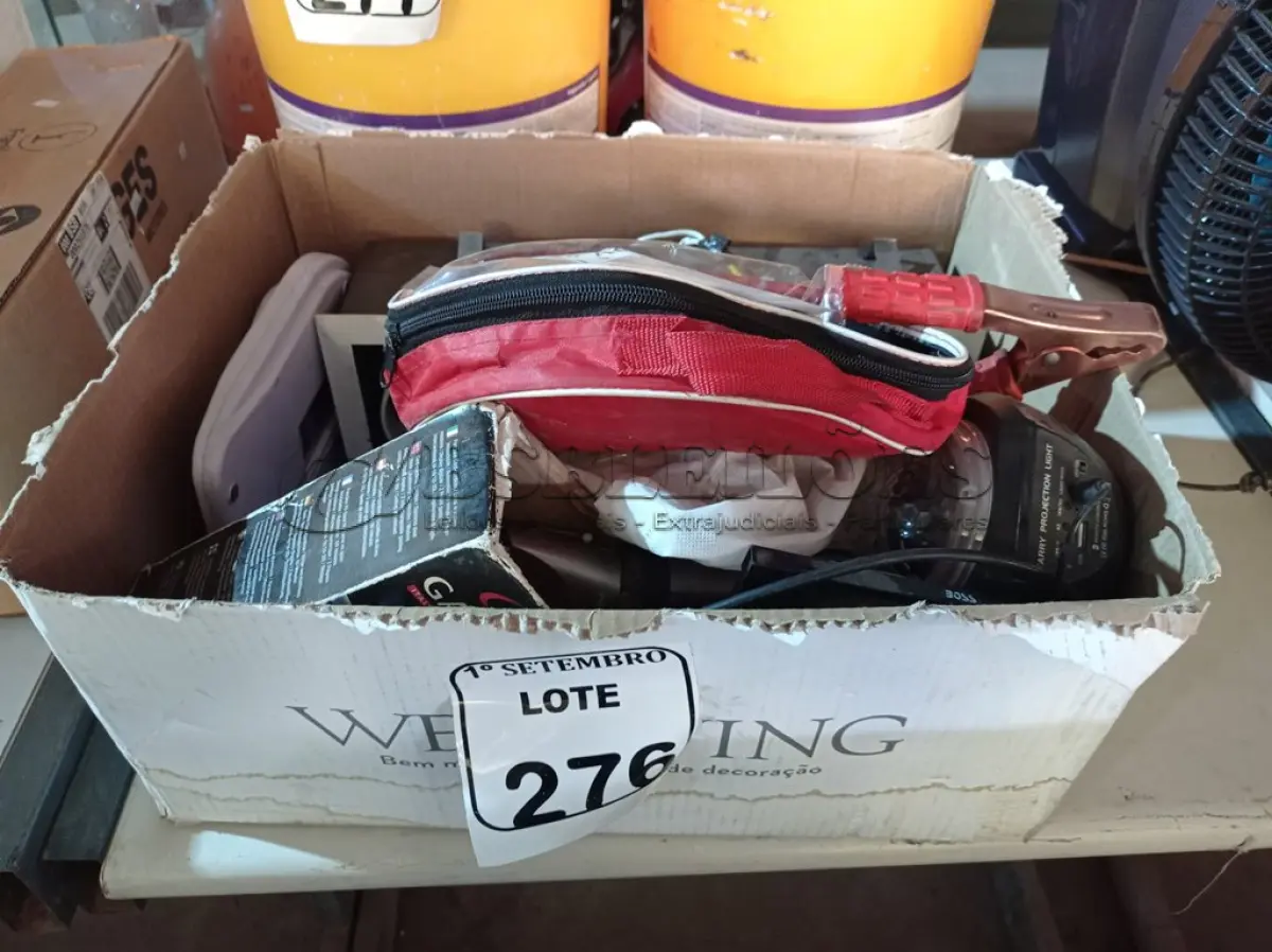 LOTE 276 - 01 APARELHO DE SOM AUTOMOTIVO E 01 LOTE COM MATERIAIS DIVERSOS. (NO ESTADO) ATENÇÃO! FAZER A VISITAÇÃO ANTES DE ARREMATAR, NÃO SABEMOS SE FUNCIONA. LEILÃO NÃO TEM GARANTIA E NEM DEVOLUÇÃO, SUJEITO A POSSÍVEIS AVARIAS VISÍVEIS/OCULTAS E/OU AUSÊNCIA DE COMPONENTES.