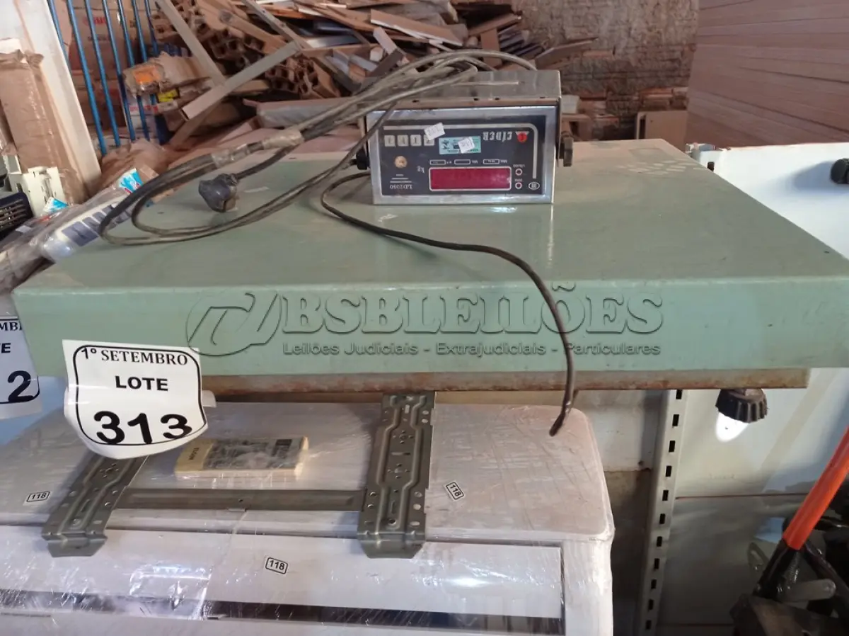LOTE 313 - 01 BALANÇA DIGITAL MARCA LÍDER, CAPACIDADE MÁXIMA 150KG. (NO ESTADO) ATENÇÃO! FAZER A VISITAÇÃO ANTES DE ARREMATAR, NÃO SABEMOS SE FUNCIONA. LEILÃO NÃO TEM GARANTIA E NEM DEVOLUÇÃO, SUJEITO A POSSÍVEIS AVARIAS VISÍVEIS/OCULTAS E/OU AUSÊNCIA DE COMPONENTES.