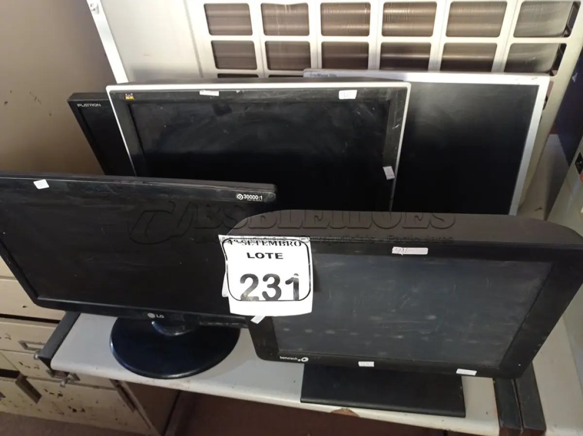 LOTE 231 - 05 MONITORES MARCAS E MODELOS DIVERSOS. (NO ESTADO) ATENÇÃO! FAZER A VISITAÇÃO ANTES DE ARREMATAR, NÃO SABEMOS SE FUNCIONA. LEILÃO NÃO TEM GARANTIA E NEM DEVOLUÇÃO, SUJEITO A POSSÍVEIS AVARIAS VISÍVEIS/OCULTAS E/OU AUSÊNCIA DE COMPONENTES.