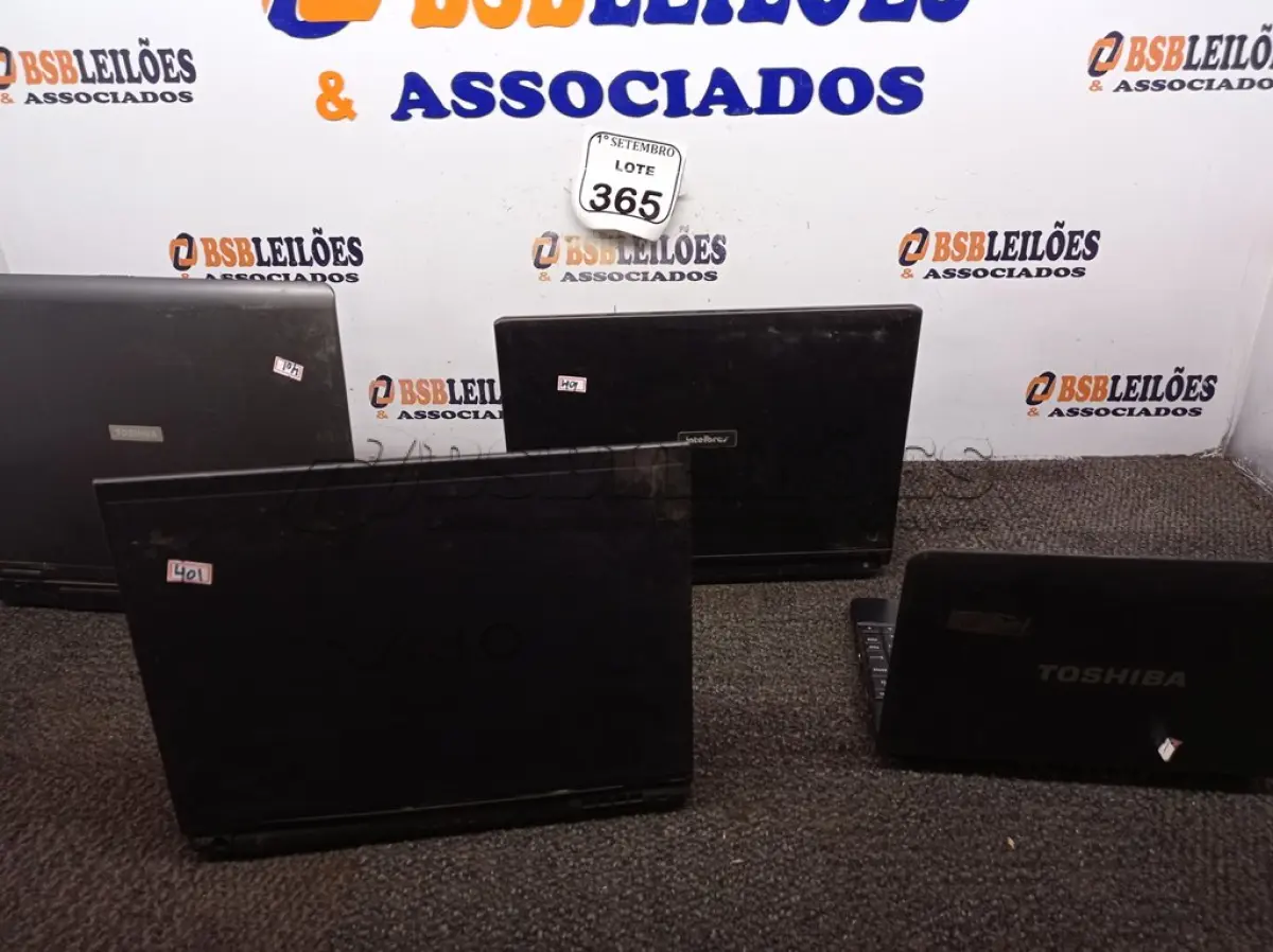 LOTE 365 - 04 NOTEBOOKS MARCAS E MODELOS DIVERSOS PARA A RETIRADA DE PEÇAS. (NO ESTADO) ATENÇÃO! FAZER A VISITAÇÃO ANTES DE ARREMATAR, NÃO SABEMOS SE FUNCIONA. LEILÃO NÃO TEM GARANTIA E NEM DEVOLUÇÃO, SUJEITO A POSSÍVEIS AVARIAS VISÍVEIS/OCULTAS E/OU AUSÊNCIA DE COMPONENTES.