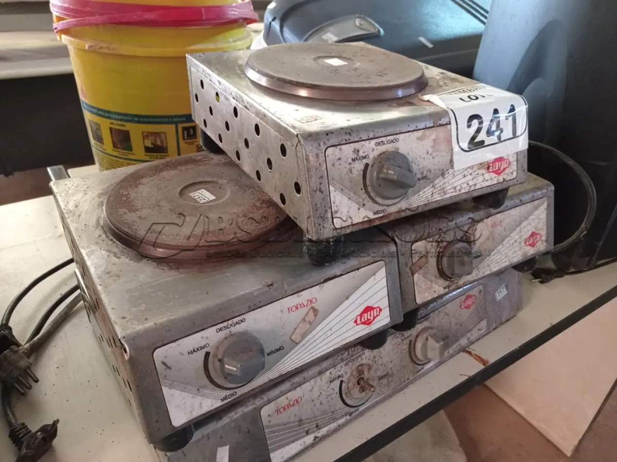 LOTE 241 - 05 FOGÕES ELÉTRICOS MARCAS EM MODELOS DIVERSOS, COM AVARIAS. (NO ESTADO) ATENÇÃO! FAZER A VISITAÇÃO ANTES DE ARREMATAR, NÃO SABEMOS SE FUNCIONA. LEILÃO NÃO TEM GARANTIA E NEM DEVOLUÇÃO, SUJEITO A POSSÍVEIS AVARIAS VISÍVEIS/OCULTAS E/OU AUSÊNCIA DE COMPONENTES.