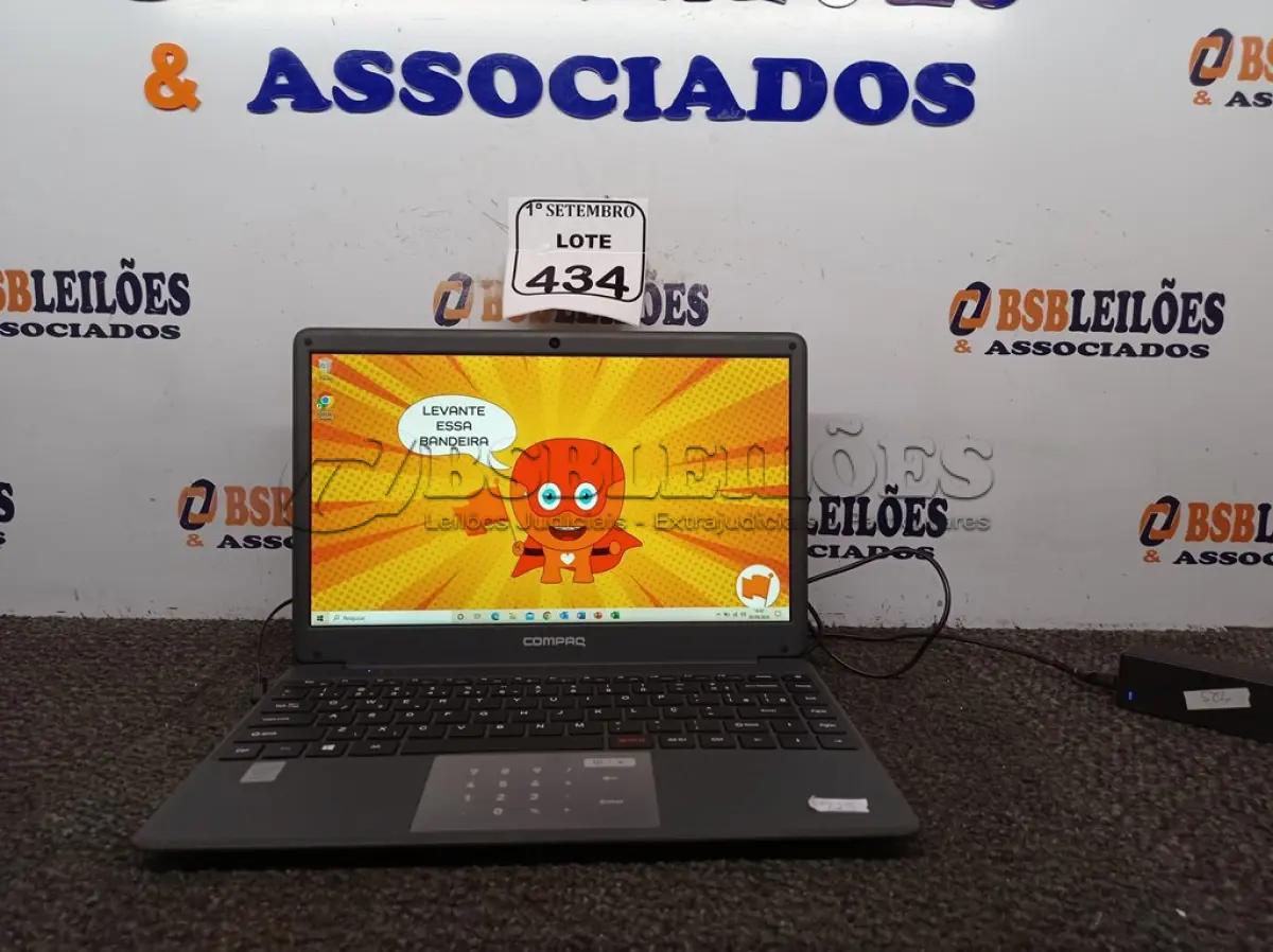 LOTE 434 - 01 NOTE BOOK MARCA COMPAC COM FONTE. (NO ESTADO) ATENÇÃO! FAZER A VISITAÇÃO ANTES DE ARREMATAR, NÃO SABEMOS SE FUNCIONA. LEILÃO NÃO TEM GARANTIA E NEM DEVOLUÇÃO, SUJEITO A POSSÍVEIS AVARIAS VISÍVEIS/OCULTAS E/OU AUSÊNCIA DE COMPONENTES.