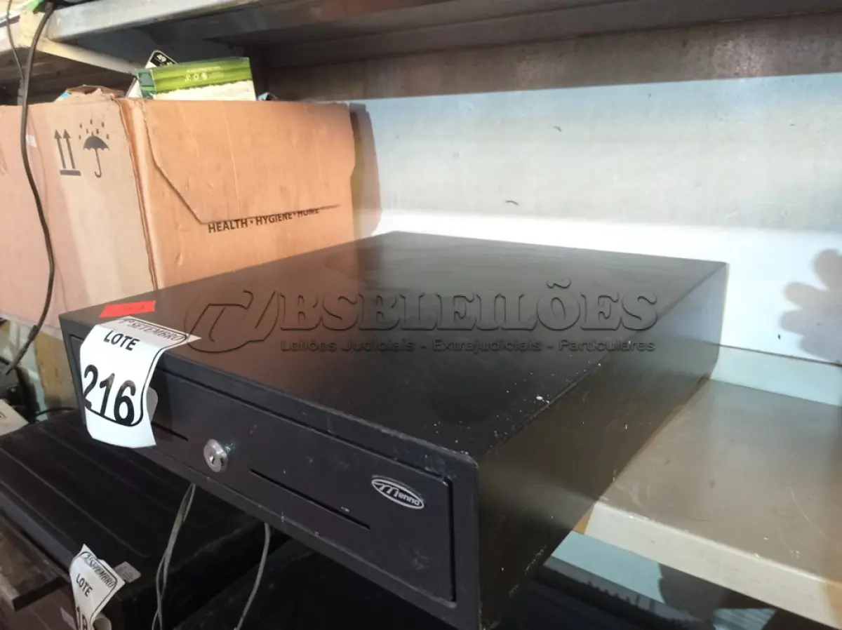 LOTE 216 - 01 CAIXA REGISTRADORA. (NO ESTADO) ATENÇÃO! FAZER A VISITAÇÃO ANTES DE ARREMATAR, NÃO SABEMOS SE FUNCIONA. LEILÃO NÃO TEM GARANTIA E NEM DEVOLUÇÃO, SUJEITO A POSSÍVEIS AVARIAS VISÍVEIS/OCULTAS E/OU AUSÊNCIA DE COMPONENTES.