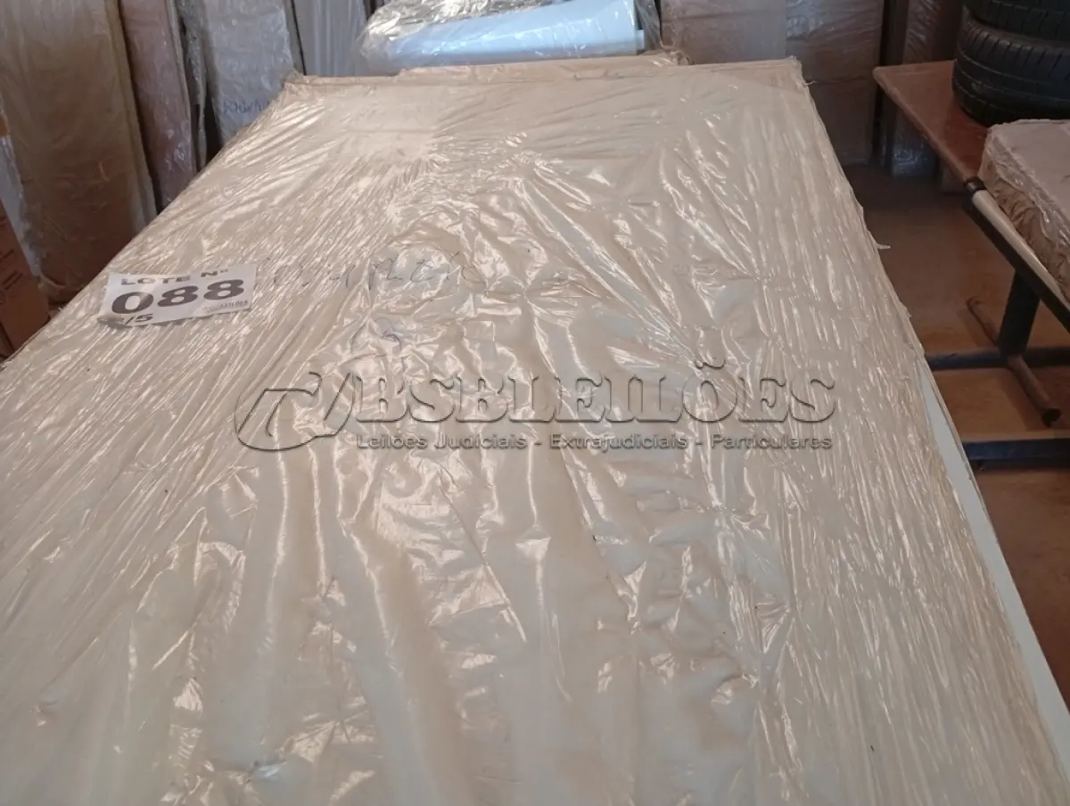 LOTE 088 - 01 - GUARDA ROUPA CASAL 3 PORTAS 6 GAVETAS SPAZIO MÓVEIS LOPAS BRANCO (NO ESTADO, NÃO SABEMOS SE FUNCIONA. LEILÃO NÃO TEM GARANTIA E NEM DEVOLUÇÃO, SUJEITO A POSSÍVEIS AVARIAS VISÍVEIS/OCULTAS E/OU AUSÊNCIA DE COMPONENTES)
