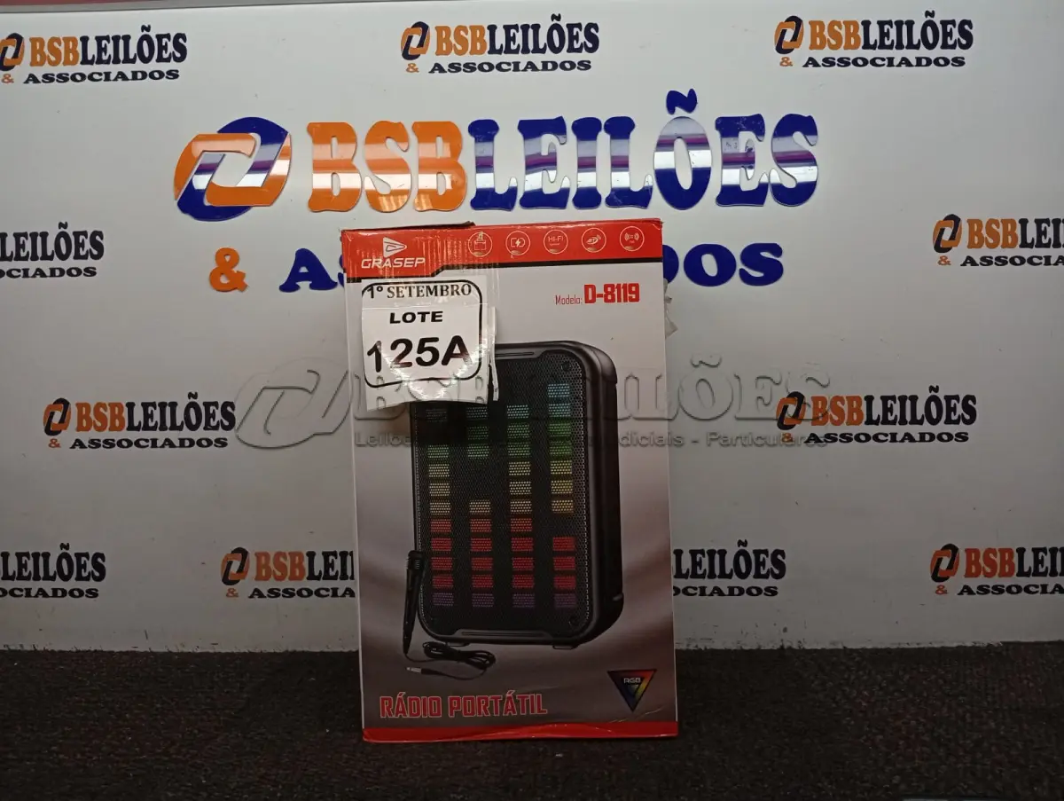 LOTE 125 - 01 RÁDIO PORTÁTIL COM BLUETOOTH É 01 MICROFONE. (NOVO) (NO ESTADO) ATENÇÃO! FAZER A VISITAÇÃO ANTES DE ARREMATAR, NÃO SABEMOS SE FUNCIONA. LEILÃO NÃO TEM GARANTIA E NEM DEVOLUÇÃO, SUJEITO A POSSÍVEIS AVARIAS VISÍVEIS/OCULTAS E/OU AUSÊNCIA DE COMPONENTES. 