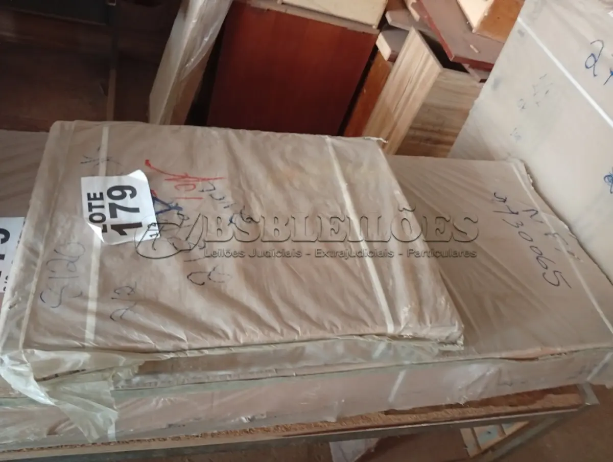 LOTE 179 - 01 - COZINHA COMPACTA SUSPENSA 6 PORTAS 2 GAVETAS LIZ (NO ESTADO, NÃO SABEMOS SE FUNCIONA. LEILÃO NÃO TEM GARANTIA E NEM DEVOLUÇÃO, SUJEITO A POSSÍVEIS AVARIAS VISÍVEIS/OCULTAS E/OU AUSÊNCIA DE COMPONENTES)
