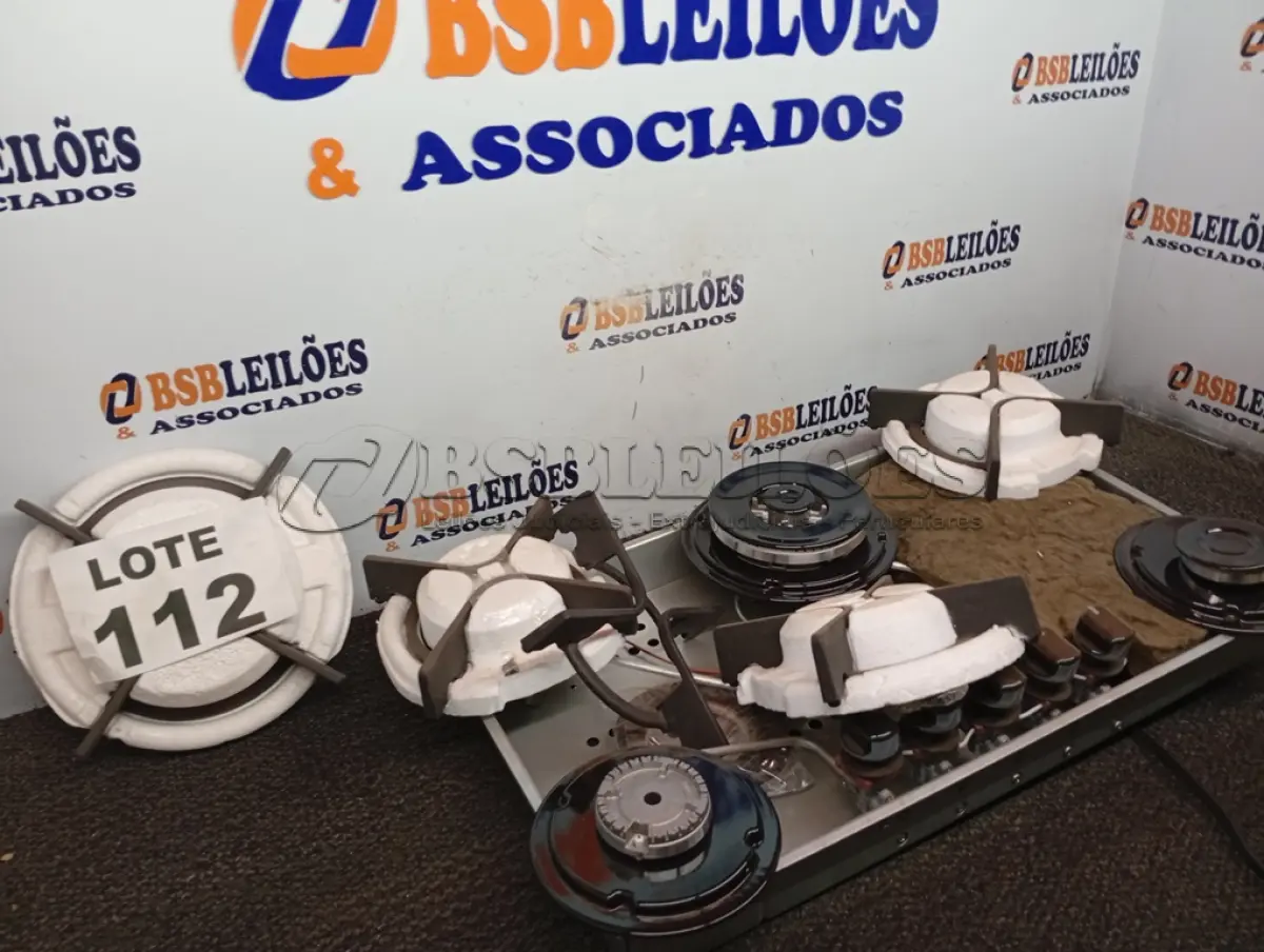 LOTE 112 - 01 - FOGÃO COOKTOP 5 BOCAS VIDRO QUEBRADO (NO ESTADO, NÃO SABEMOS SE FUNCIONA. LEILÃO NÃO TEM GARANTIA E NEM DEVOLUÇÃO, SUJEITO A POSSÍVEIS AVARIAS VISÍVEIS/OCULTAS E/OU AUSÊNCIA DE COMPONENTES)