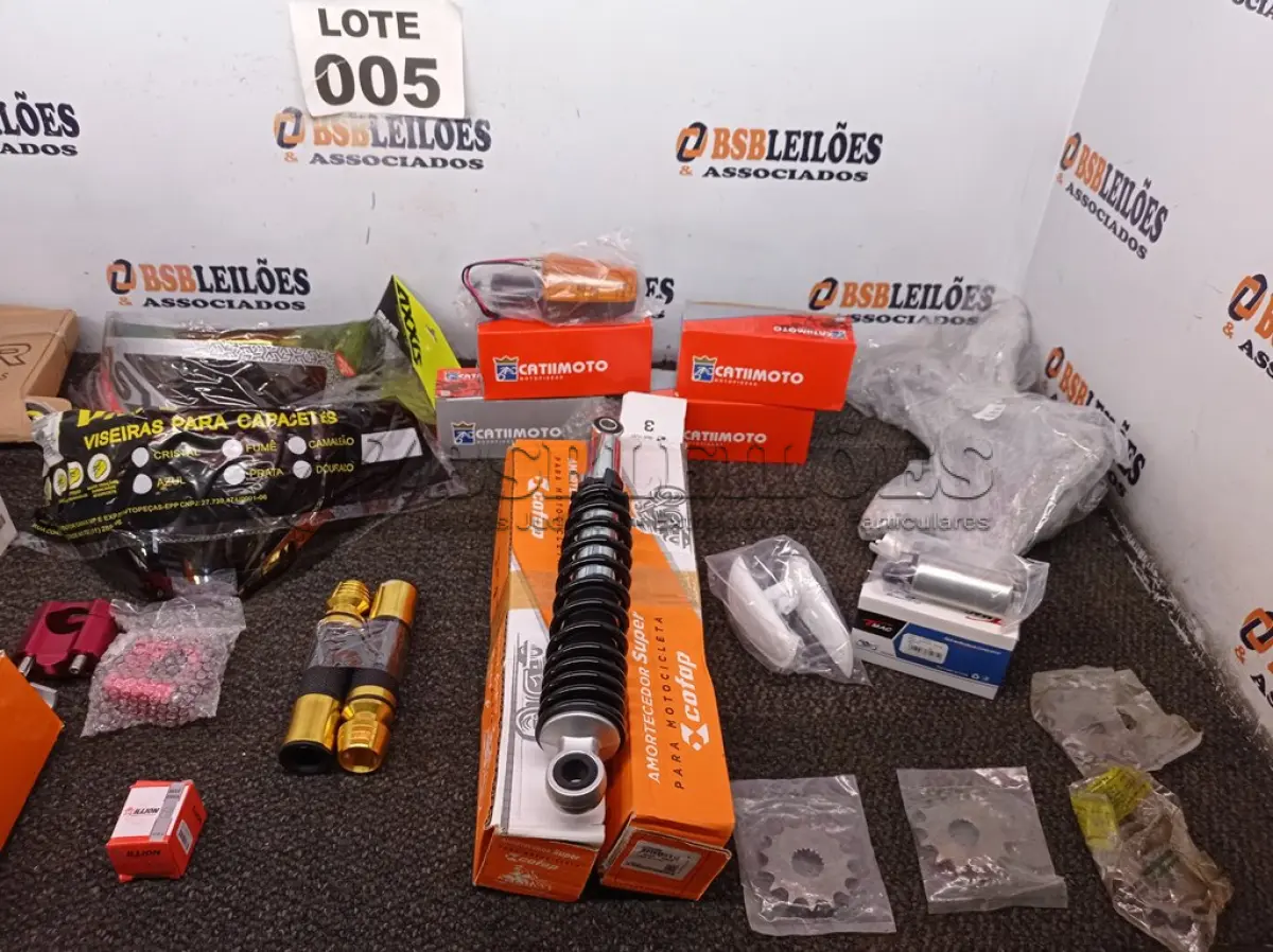 LOTE 005 - 25- ITENS PARA MOTO DIVERSOS (NO ESTADO, NÃO SABEMOS SE FUNCIONA. LEILÃO NÃO TEM GARANTIA E NEM DEVOLUÇÃO, SUJEITO A POSSÍVEIS AVARIAS VISÍVEIS/OCULTAS E/OU AUSÊNCIA DE COMPONENTES)