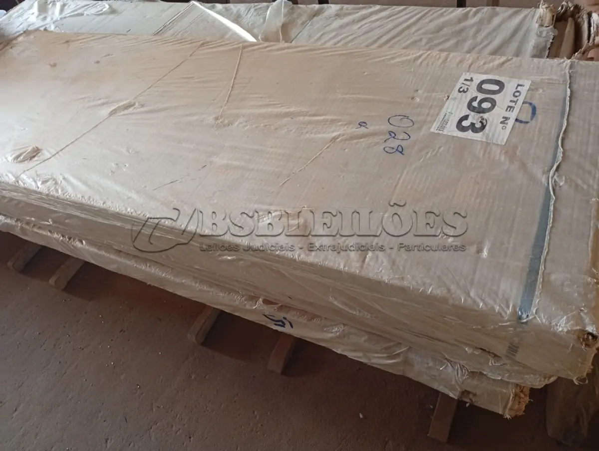 LOTE 093 - 01 - GUARDA ROUPA RETRO CINZA CLARO MOBILI DI CASA (NO ESTADO, NÃO SABEMOS SE FUNCIONA. LEILÃO NÃO TEM GARANTIA E NEM DEVOLUÇÃO, SUJEITO A POSSÍVEIS AVARIAS VISÍVEIS/OCULTAS E/OU AUSÊNCIA DE COMPONENTES)