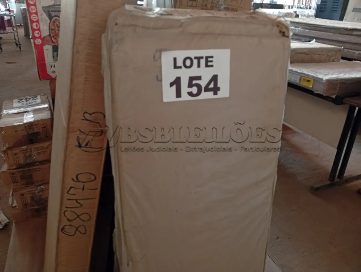 LOTE 154 - 01 - ARMÁRIO AEREO 3 PORTAS 2 NICHOS ATHENA (NO ESTADO, NÃO SABEMOS SE FUNCIONA. LEILÃO NÃO TEM GARANTIA E NEM DEVOLUÇÃO, SUJEITO A POSSÍVEIS AVARIAS VISÍVEIS/OCULTAS E/OU AUSÊNCIA DE COMPONENTES)