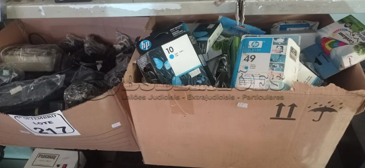 LOTE 217 - 01 LOTE COM DIVERSOS CARTUCHOS PARA IMPRESSORA, FONTES E MATERIAS DIVERSOS. (NO ESTADO) ATENÇÃO! FAZER A VISITAÇÃO ANTES DE ARREMATAR, NÃO SABEMOS SE FUNCIONA. LEILÃO NÃO TEM GARANTIA E NEM DEVOLUÇÃO, SUJEITO A POSSÍVEIS AVARIAS VISÍVEIS/OCULTAS E/OU AUSÊNCIA DE COMPONENTES.