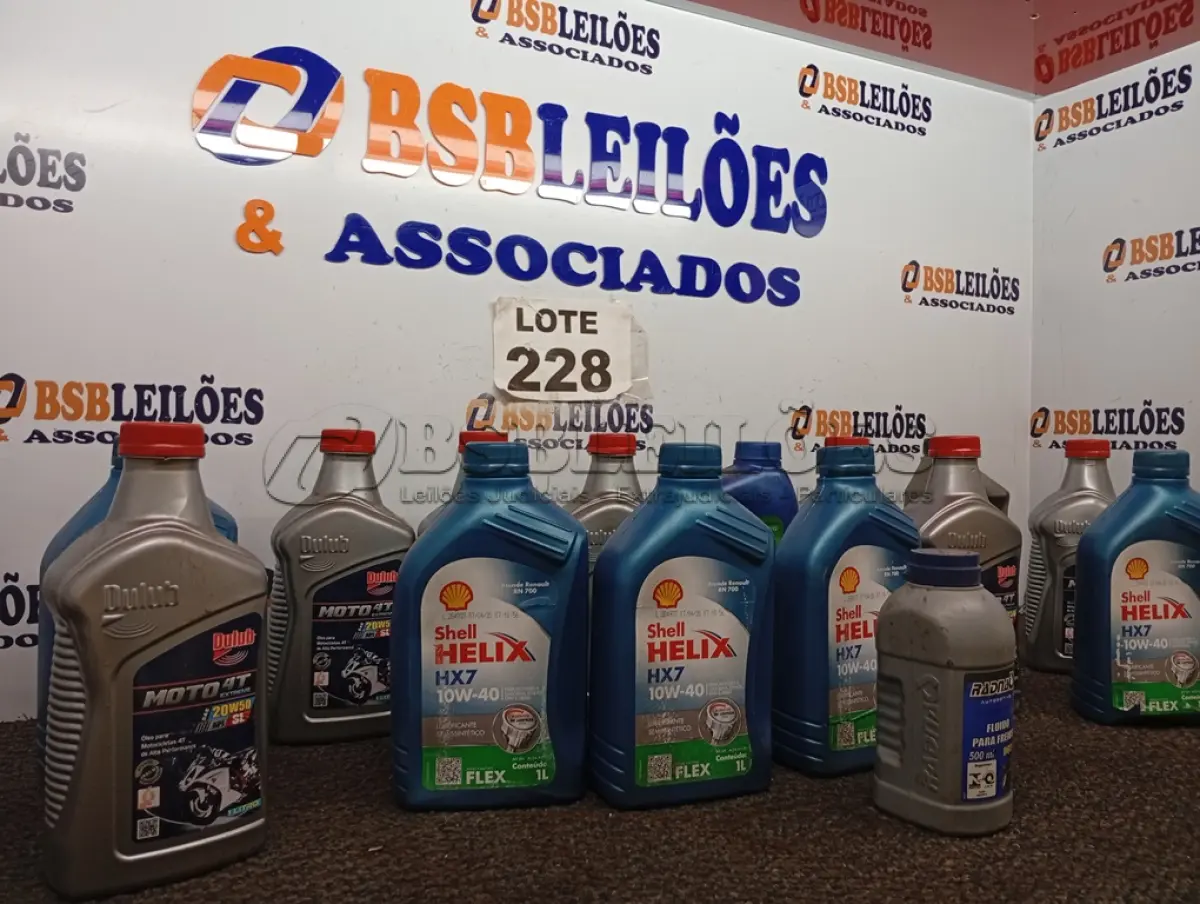 LOTE 228 - 15 – ÓLEOS AUTOMOTIVOS DIVERSOS (NO ESTADO, NÃO SABEMOS SE FUNCIONA. LEILÃO NÃO TEM GARANTIA E NEM DEVOLUÇÃO, SUJEITO A POSSÍVEIS AVARIAS VISÍVEIS/OCULTAS E/OU AUSÊNCIA DE COMPONENTES)