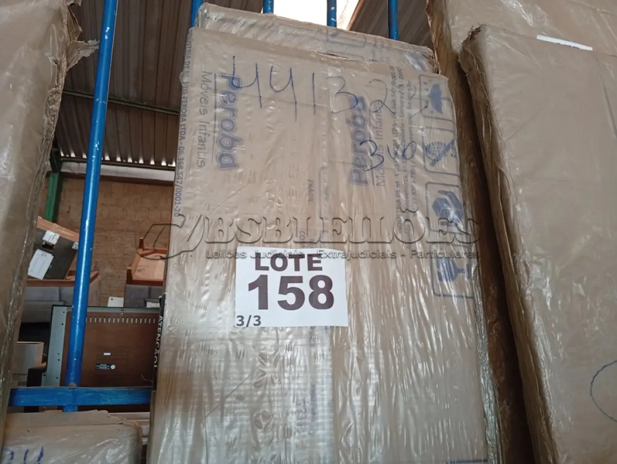 LOTE 158 - 01 - GUARDA ROUPA INFANTIL 4 PORTAS E 3 GAVETAS 100 MDF MIMO BRANCO (NO ESTADO, NÃO SABEMOS SE FUNCIONA. LEILÃO NÃO TEM GARANTIA E NEM DEVOLUÇÃO, SUJEITO A POSSÍVEIS AVARIAS VISÍVEIS/OCULTAS E/OU AUSÊNCIA DE COMPONENTES)
