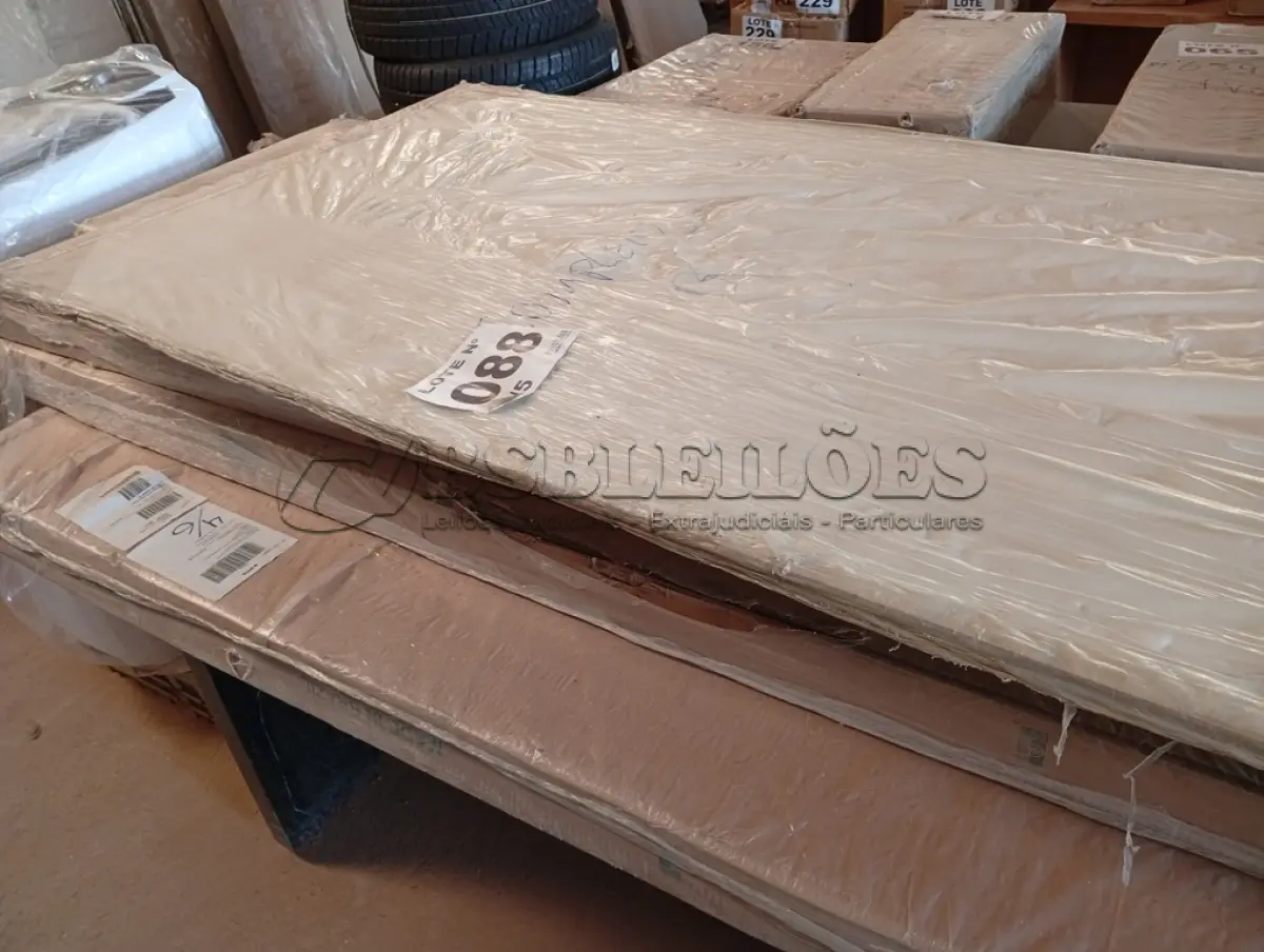 LOTE 088 - 01 - GUARDA ROUPA CASAL 3 PORTAS 6 GAVETAS SPAZIO MÓVEIS LOPAS BRANCO (NO ESTADO, NÃO SABEMOS SE FUNCIONA. LEILÃO NÃO TEM GARANTIA E NEM DEVOLUÇÃO, SUJEITO A POSSÍVEIS AVARIAS VISÍVEIS/OCULTAS E/OU AUSÊNCIA DE COMPONENTES)