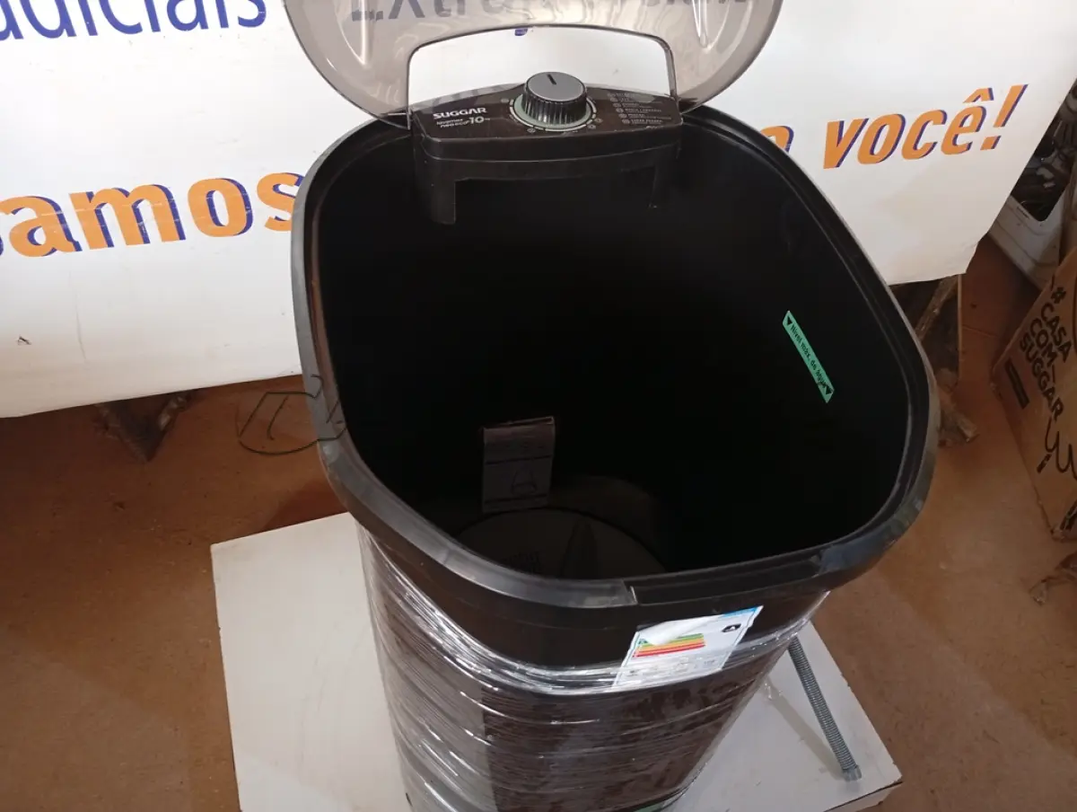 LOTE 070 - 01 - LAVADORA SUGGAR NEO ECO 10KG SEMI AUT. PRETA 110V (NO ESTADO, NÃO SABEMOS SE FUNCIONA. LEILÃO NÃO TEM GARANTIA E NEM DEVOLUÇÃO, SUJEITO A POSSÍVEIS AVARIAS VISÍVEIS/OCULTAS E/OU AUSÊNCIA DE COMPONENTES)
