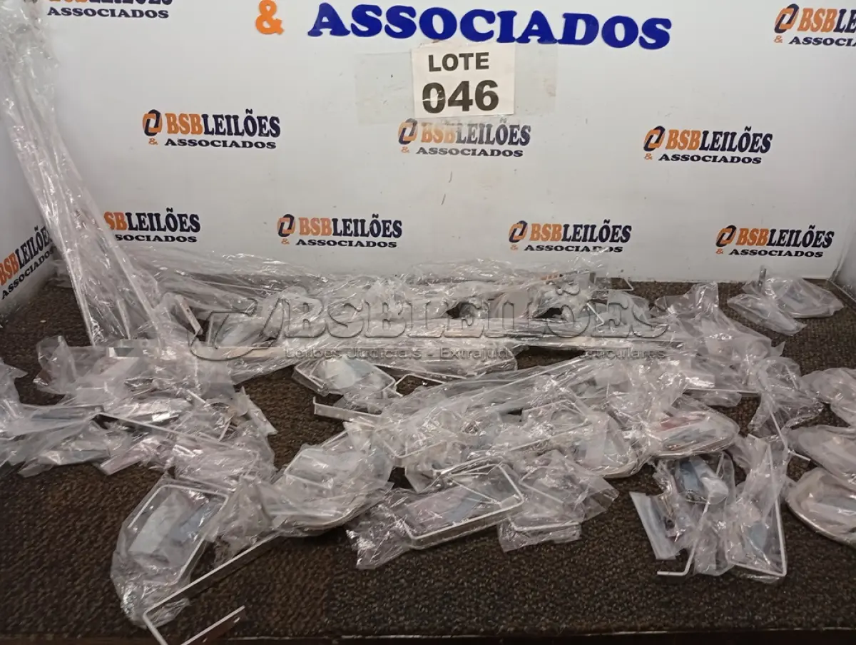 LOTE 046 - 01 – ACESSÓRIOS PARA BANHEIRO DIVERSOS (NO ESTADO, NÃO SABEMOS SE FUNCIONA. LEILÃO NÃO TEM GARANTIA E NEM DEVOLUÇÃO, SUJEITO A POSSÍVEIS AVARIAS VISÍVEIS/OCULTAS E/OU AUSÊNCIA DE COMPONENTES)