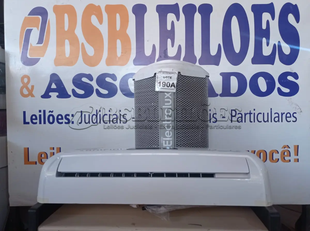 LOTE 190 - 01 CONDENSADORA E 01 VAPORIZADORA MARCA ELECTROLUX. (NO ESTADO) ATENÇÃO! FAZER A VISITAÇÃO ANTES DE ARREMATAR, NÃO SABEMOS SE FUNCIONA. LEILÃO NÃO TEM GARANTIA E NEM DEVOLUÇÃO, SUJEITO A POSSÍVEIS AVARIAS VISÍVEIS/OCULTAS E/OU AUSÊNCIA DE COMPONENTES.