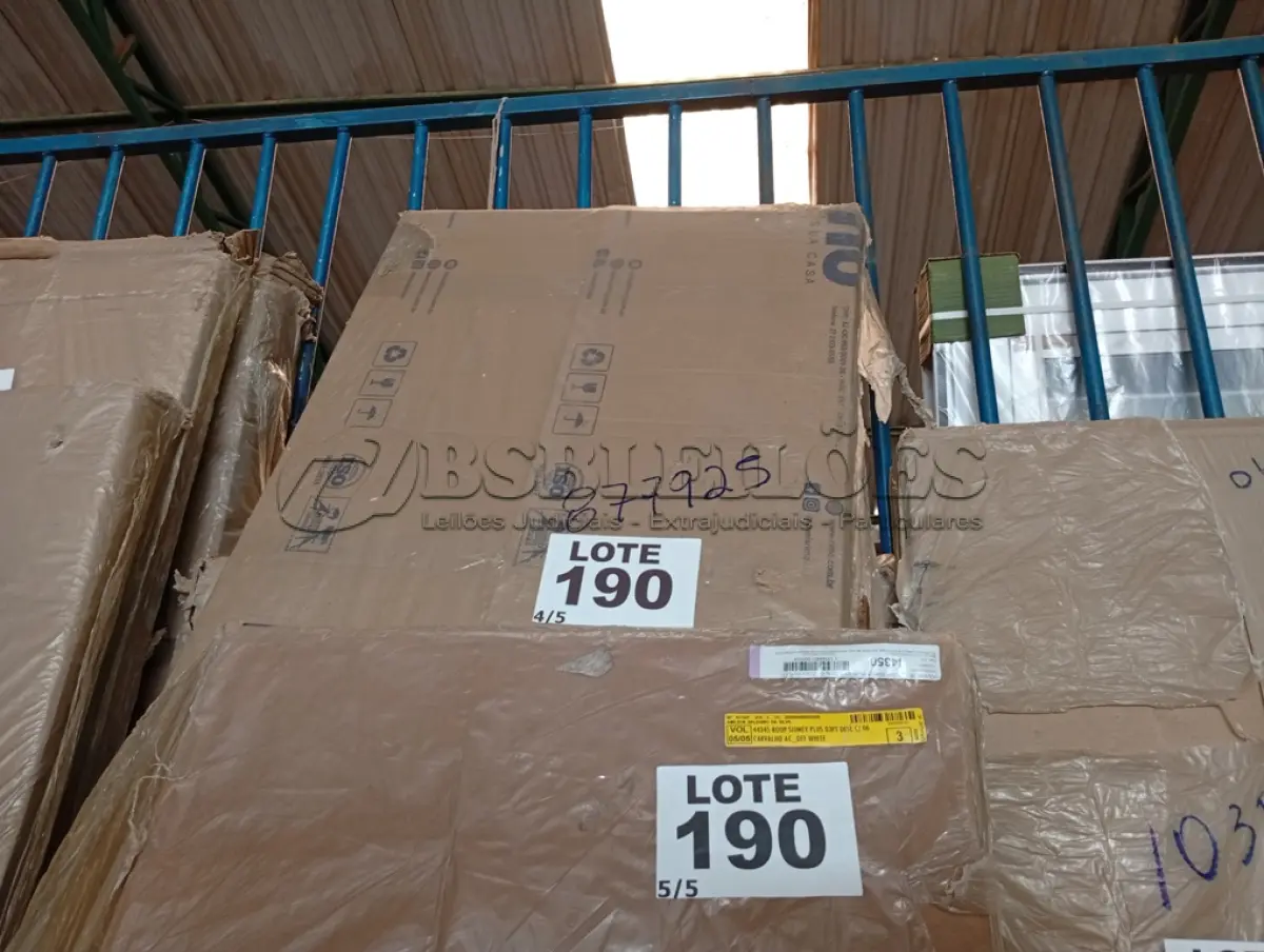 LOTE 190 - 01 - GUARDA ROUPA SIDNEY PLUS 3 PORTAS (NO ESTADO, NÃO SABEMOS SE FUNCIONA. LEILÃO NÃO TEM GARANTIA E NEM DEVOLUÇÃO, SUJEITO A POSSÍVEIS AVARIAS VISÍVEIS/OCULTAS E/OU AUSÊNCIA DE COMPONENTES)