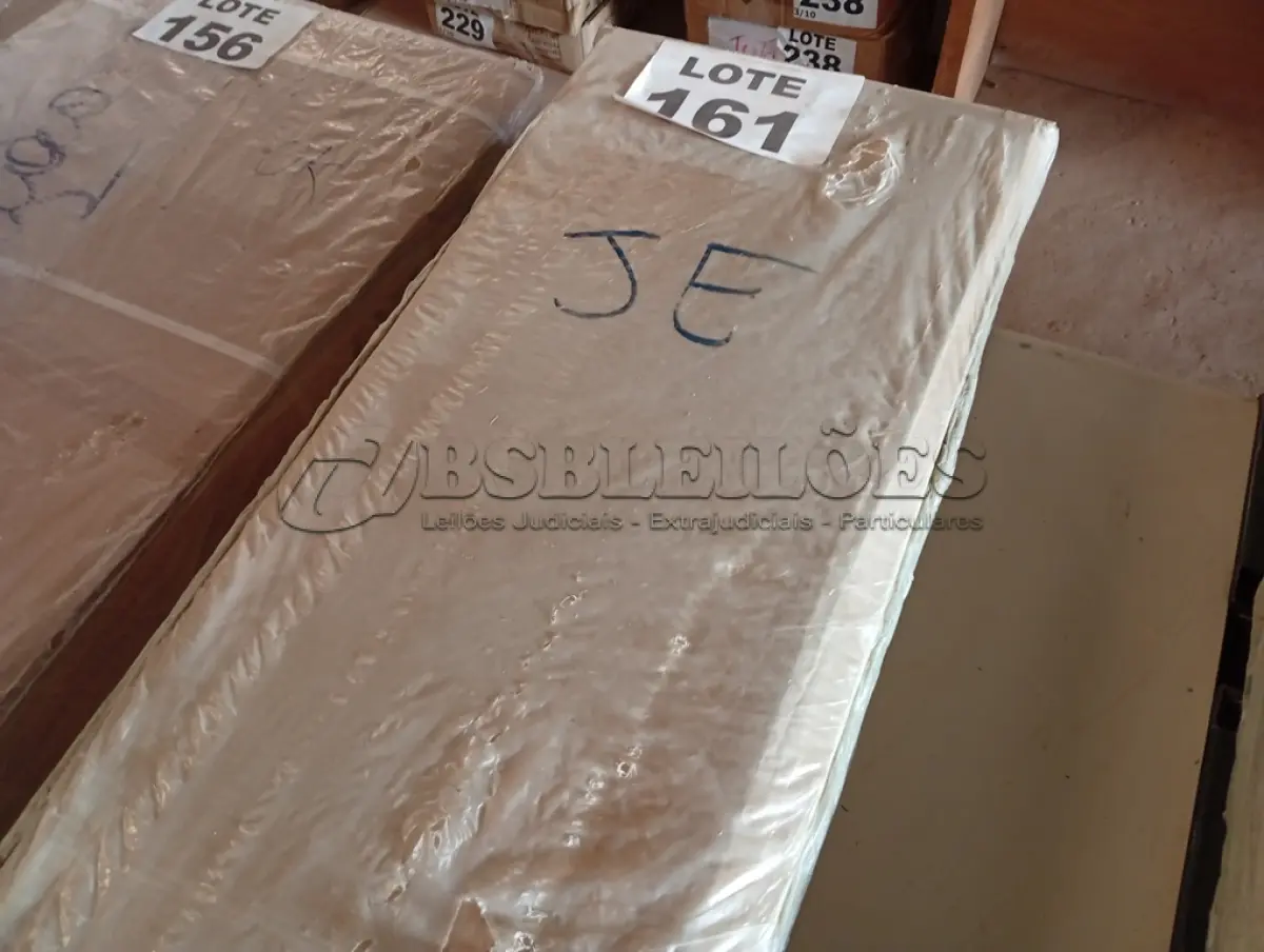 LOTE 161 - 01 - ESTANTE VERTICAL PARA LIVROS 5 NICHOS TIGUS BRANCO (NO ESTADO, NÃO SABEMOS SE FUNCIONA. LEILÃO NÃO TEM GARANTIA E NEM DEVOLUÇÃO, SUJEITO A POSSÍVEIS AVARIAS VISÍVEIS/OCULTAS E/OU AUSÊNCIA DE COMPONENTES)