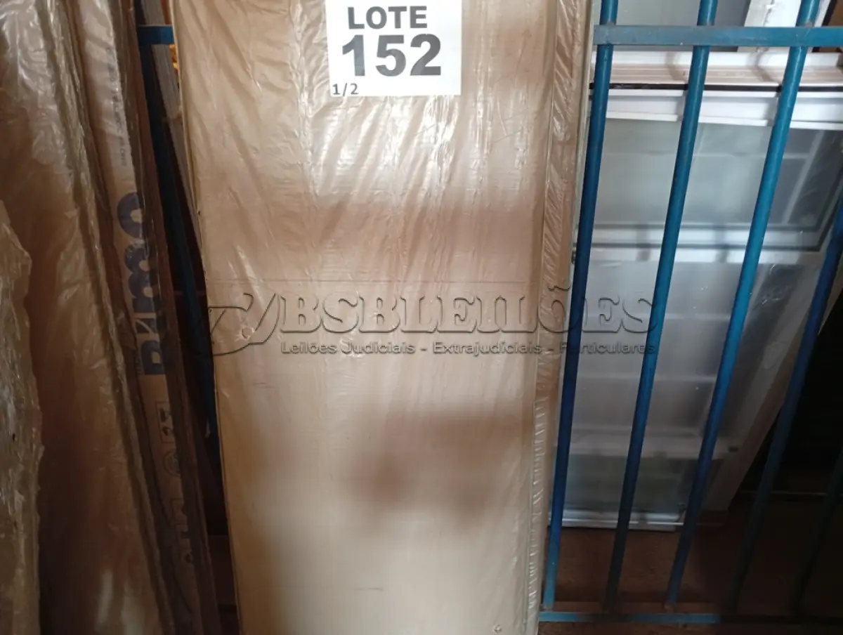 LOTE 152 - 01 - GUARDA-ROUPA MALBEC DE CASAL INCORPLAC (NO ESTADO, NÃO SABEMOS SE FUNCIONA. LEILÃO NÃO TEM GARANTIA E NEM DEVOLUÇÃO, SUJEITO A POSSÍVEIS AVARIAS VISÍVEIS/OCULTAS E/OU AUSÊNCIA DE COMPONENTES)