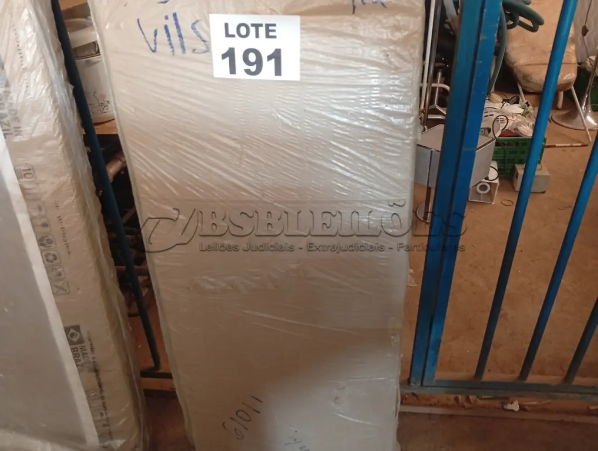 LOTE 191 - 01 - ARMARIO COZINHA 7 PORTAS E 2 GAVETAS (NO ESTADO, NÃO SABEMOS SE FUNCIONA. LEILÃO NÃO TEM GARANTIA E NEM DEVOLUÇÃO, SUJEITO A POSSÍVEIS AVARIAS VISÍVEIS/OCULTAS E/OU AUSÊNCIA DE COMPONENTES)