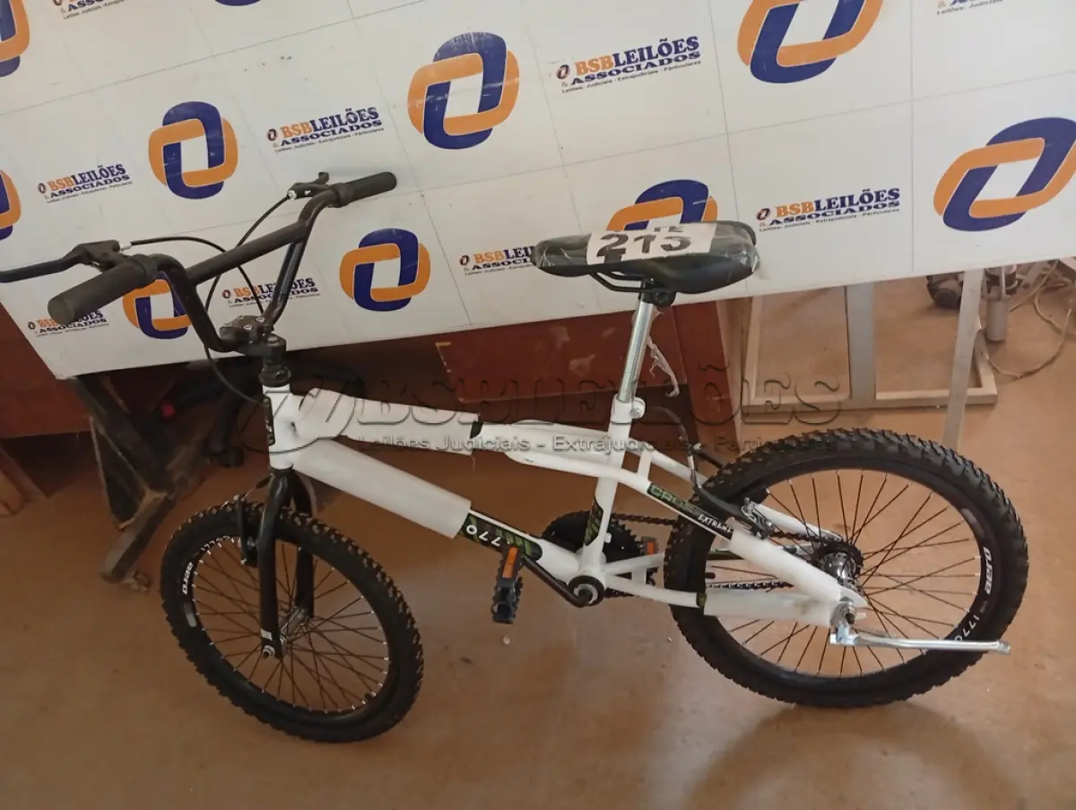 LOTE 213 - 01 - BICICLETA ARO 20 COLLI CROSS EXTREME FREIO V-BREAK (NO ESTADO, NÃO SABEMOS SE FUNCIONA. LEILÃO NÃO TEM GARANTIA E NEM DEVOLUÇÃO, SUJEITO A POSSÍVEIS AVARIAS VISÍVEIS/OCULTAS E/OU AUSÊNCIA DE COMPONENTES)