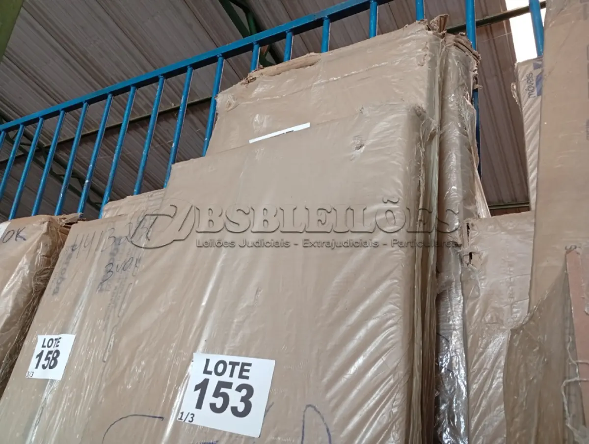 LOTE 153 - 01 - GUARDA ROUPA 1094 (NO ESTADO, NÃO SABEMOS SE FUNCIONA. LEILÃO NÃO TEM GARANTIA E NEM DEVOLUÇÃO, SUJEITO A POSSÍVEIS AVARIAS VISÍVEIS/OCULTAS E/OU AUSÊNCIA DE COMPONENTES)