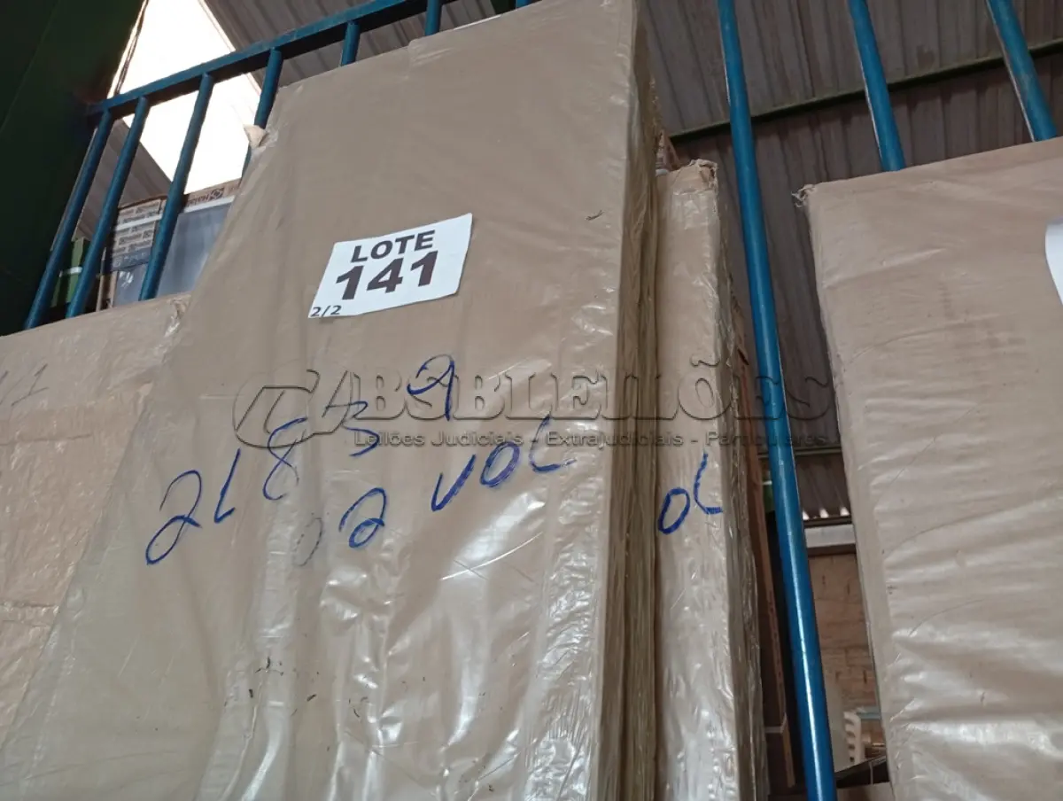 LOTE 141 - 01 - GUARDA ROUPA 1093 (NO ESTADO, NÃO SABEMOS SE FUNCIONA. LEILÃO NÃO TEM GARANTIA E NEM DEVOLUÇÃO, SUJEITO A POSSÍVEIS AVARIAS VISÍVEIS/OCULTAS E/OU AUSÊNCIA DE COMPONENTES)