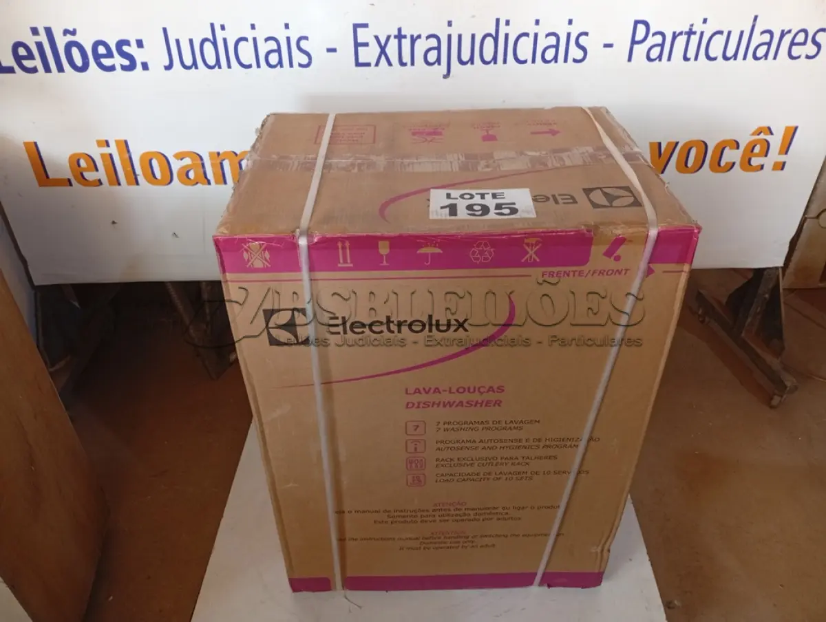 LOTE 195 - 01 - LAVA-LOUÇAS ELECTROLUX 10 SERVIÇOS COM FUNÇÃO HIGIENIZAR LL10X - INOX - 110 VOLTS (LACRADA) (NO ESTADO, NÃO SABEMOS SE FUNCIONA. LEILÃO NÃO TEM GARANTIA E NEM DEVOLUÇÃO, SUJEITO A POSSÍVEIS AVARIAS VISÍVEIS/OCULTAS E/OU AUSÊNCIA DE COMPONENTES)