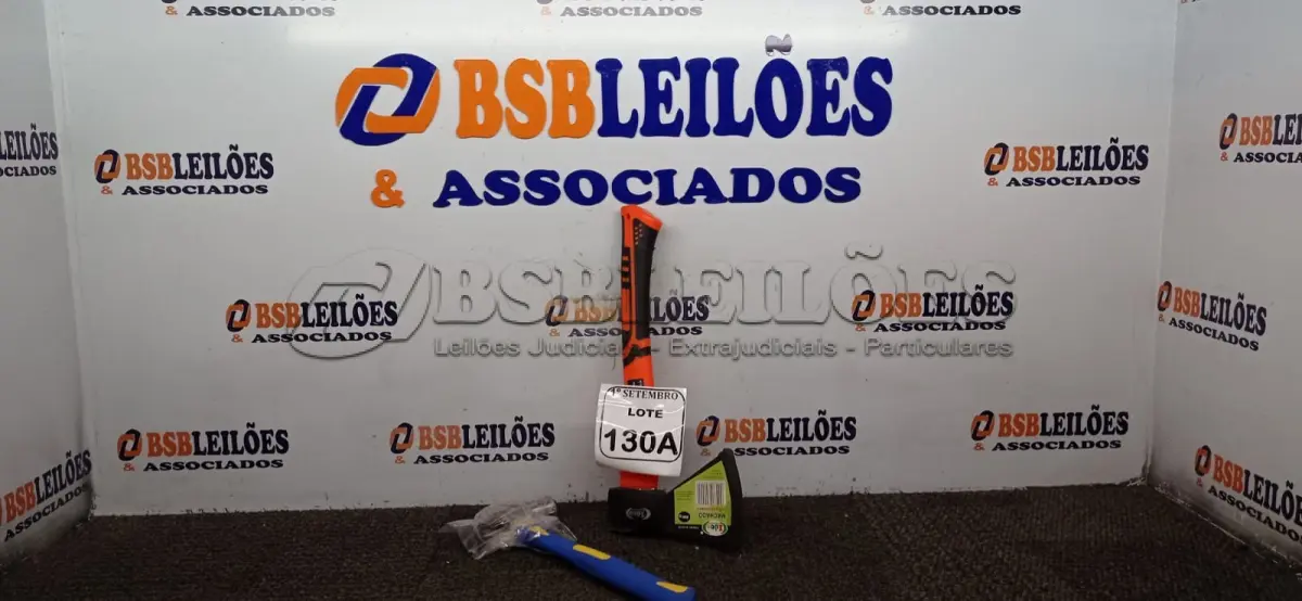 LOTE 130 - 01 MACHADO E 01 MARTELO. (NO ESTADO) ATENÇÃO! FAZER A VISITAÇÃO ANTES DE ARREMATAR, NÃO SABEMOS SE FUNCIONA. LEILÃO NÃO TEM GARANTIA E NEM DEVOLUÇÃO, SUJEITO A POSSÍVEIS AVARIAS VISÍVEIS/OCULTAS E/OU AUSÊNCIA DE COMPONENTES.