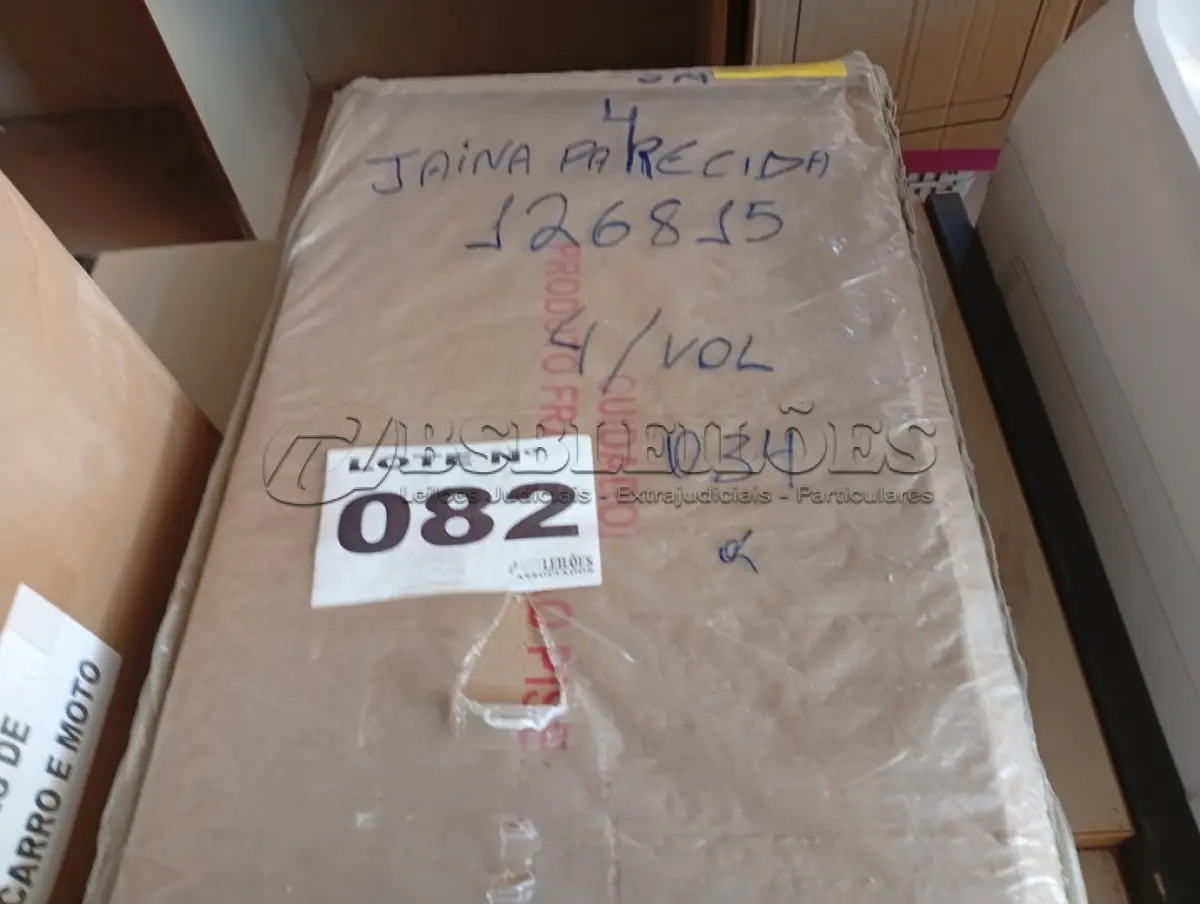 LOTE 082 - 01 - CÔMODA 4 GAVETAS COM PORTA GRAN SELENA (NO ESTADO, NÃO SABEMOS SE FUNCIONA. LEILÃO NÃO TEM GARANTIA E NEM DEVOLUÇÃO, SUJEITO A POSSÍVEIS AVARIAS VISÍVEIS/OCULTAS E/OU AUSÊNCIA DE COMPONENTES)